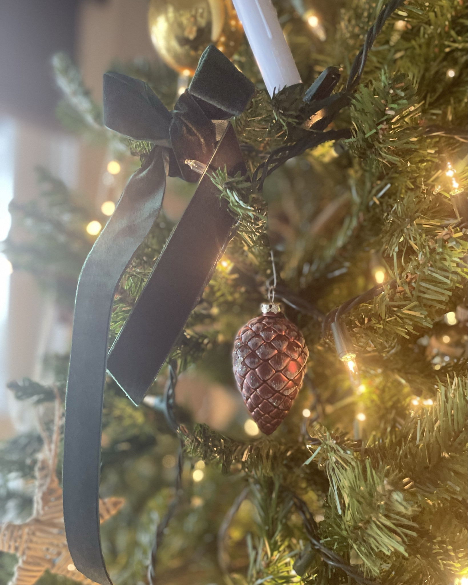 Holiday cheer on a budget! Style a festive and frugal Christmas tree using thrifted, vintage, and neutral decor for a sustainable yet magical focal point.


#LTKHoliday #LTKSeasonal #LTKHome