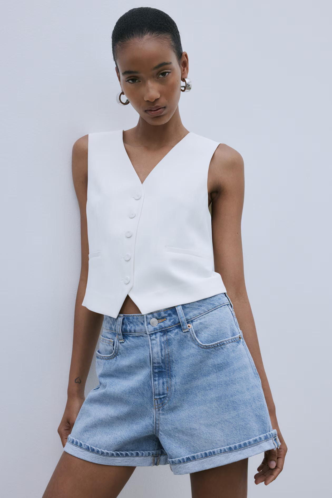 Jeansshorts mit hohem Bund - Hoher Bund - Kurz - Helles Denimblau - Ladies | H&M AT | H&M (DE, AT, CH, NL, FI)