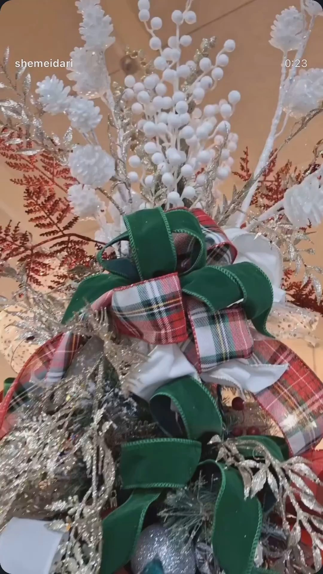 Plaid Christmas Decorrations

#LTKHome #LTKSeasonal #LTKHoliday