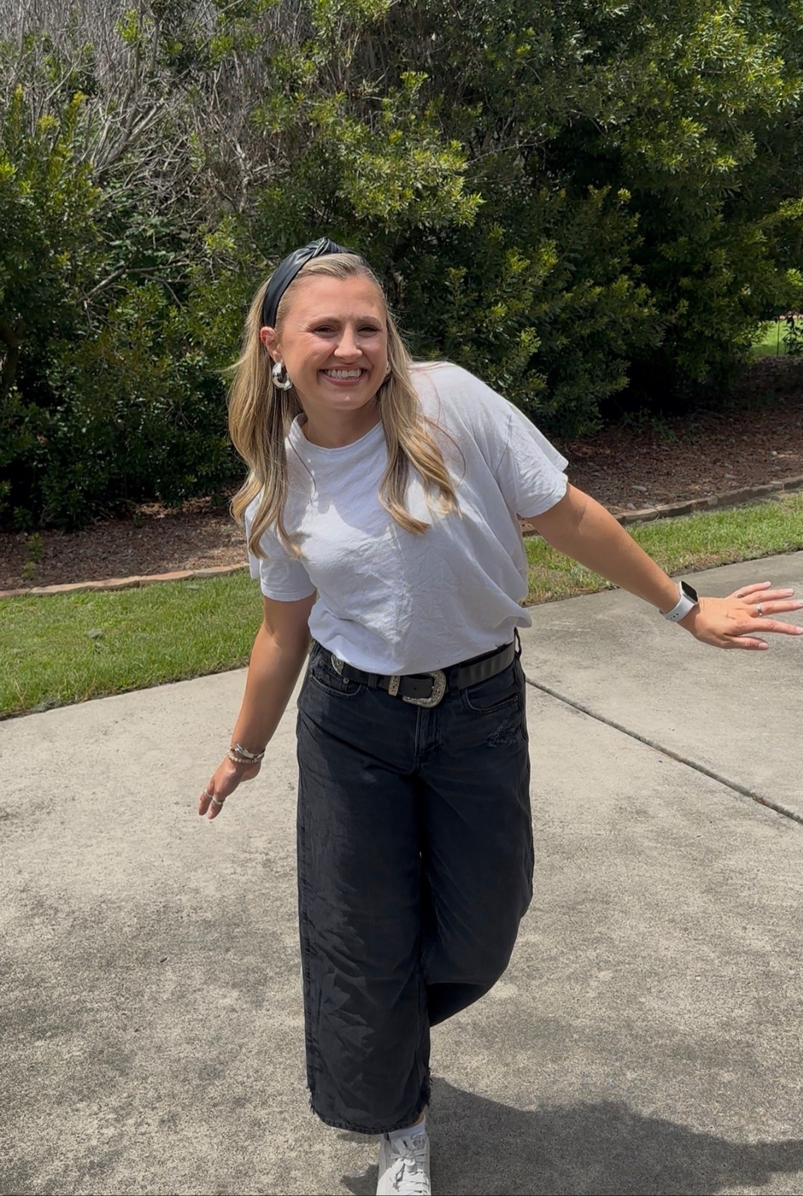 Casual Outfit Vibes! 

Top: Aerie, Size XS
Jeans: American Eagle, Size 0 (Usually a 2 in their jeans, but I find the baggy jeans run bigger)
Shoes: P448
Headband: Shein
Earrings: TJ Maxx 
Belt: Target 