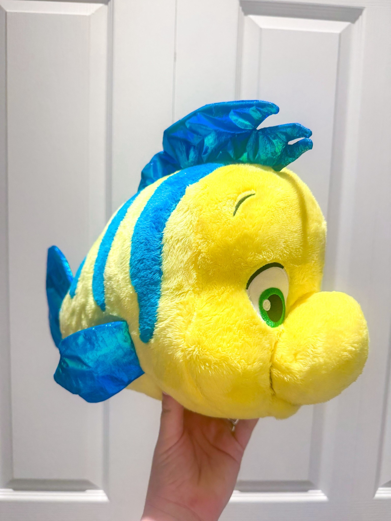 Flounder plush toy!!! My son loves his flounder plushy! Flounder has always been my fav Disney sidekick 


Founder plush 
Flounder toy
Flounder plush toy 
Flounder plush pillow 