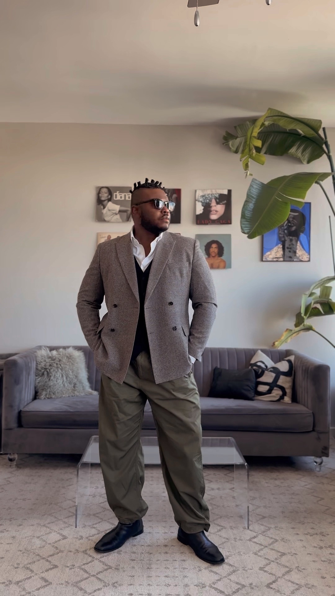 Styling a fragrance the Armani way. Stronger With You Intensely is warm, spicy, and perfect for the cooler months — with pink pepper, lavender, amber wood, and vanilla for that irresistible, long-lasting finish.

Wearing boots, joggers , a layered vest moment, and a textured blazer to match the vibe.

Fragrance gifted by Armani.
#giftedbyarmani #strongerwithyou @armanibeauty

#LTKootd #LTKBeauty #LTKMens