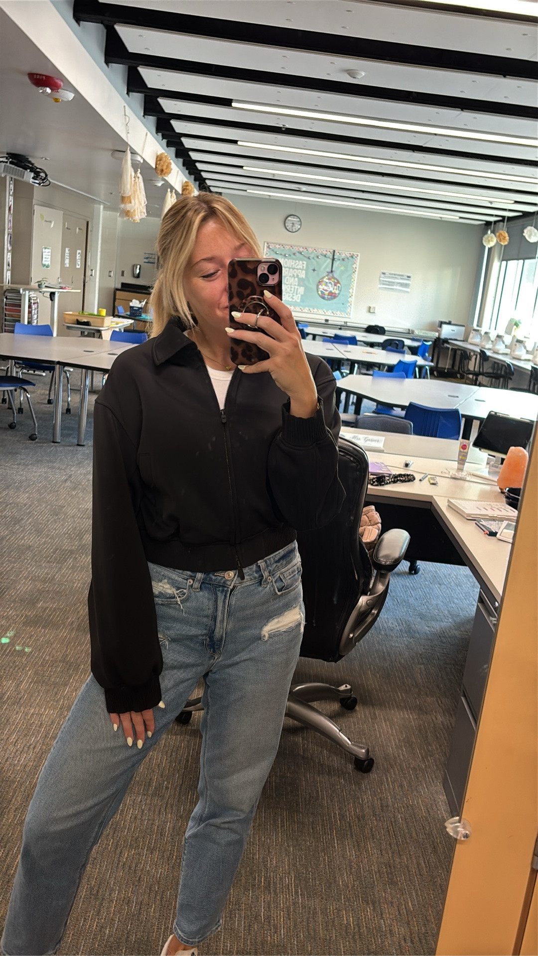 This @lululemon jacket continues to my top seller each week. And it’s for a reason - so butter soft. Looks good dressed up and down. Love love love

#momoutfit #spring #springoutfit #lululemon

#LTKgrwm #LTKmomlife #LTKfitnessgoals
