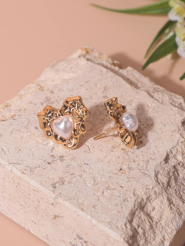 Faux Pearl Heart Decor Stud Earrings | SHEIN
