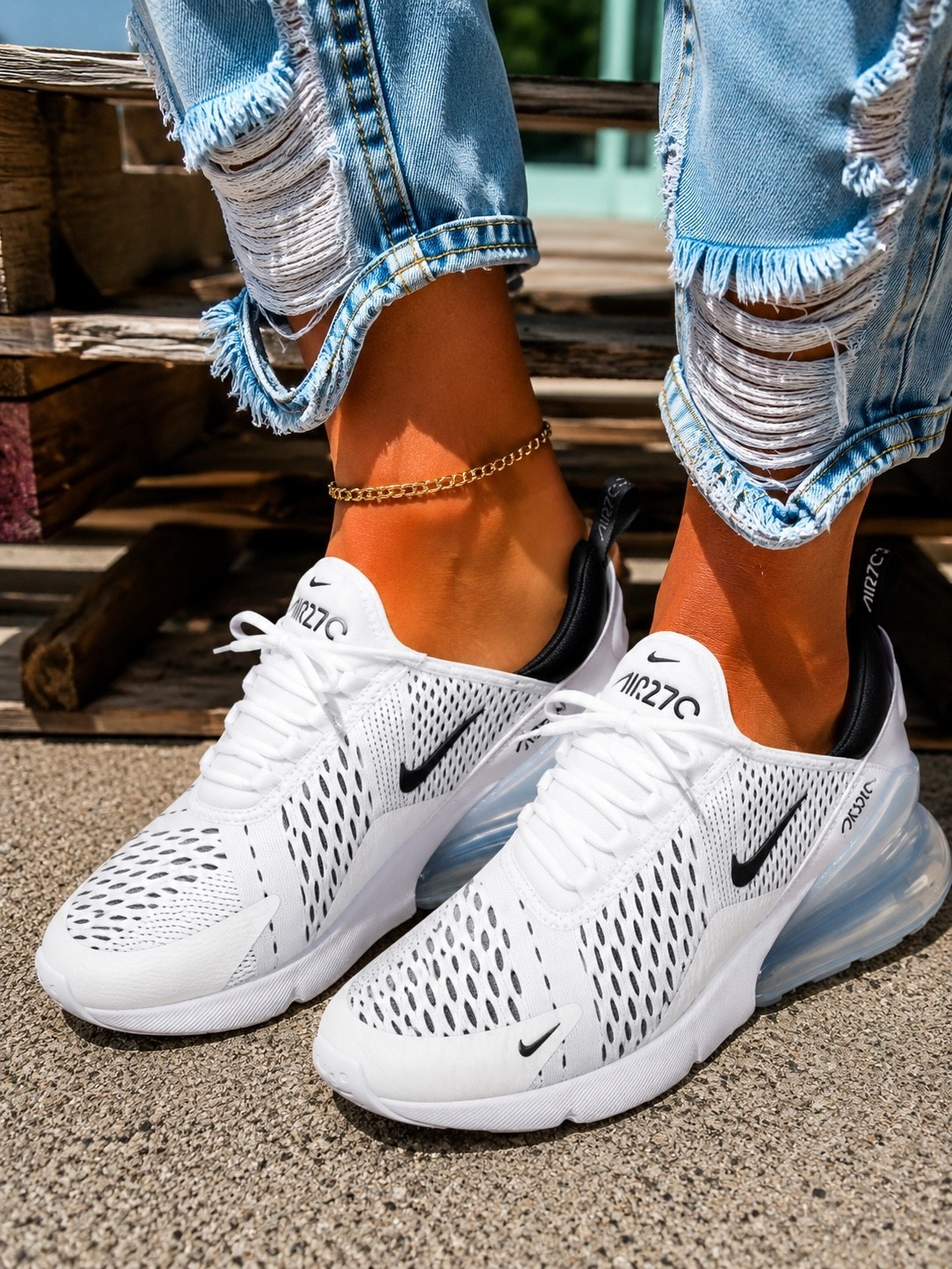 💙👟 I’m obsessed with the Nike Air Max 270!

If comfort is at the top of your list, these are a must-have. The signature Air unit in the heel helps cushion every step, making them feel amazing whether you’re running errands, walking all day, or just on the go. 🙌✨

I love how easy they are to style with leggings or jeans, and can we talk about that little pop of Carolina blue on the heel? 😍 It’s the perfect touch without being over the top.

These are one of those sneakers you’ll keep reaching for because they’re just that comfortable!

💬 Comment AIR 270 and I’ll send you the link! 🛍️💙