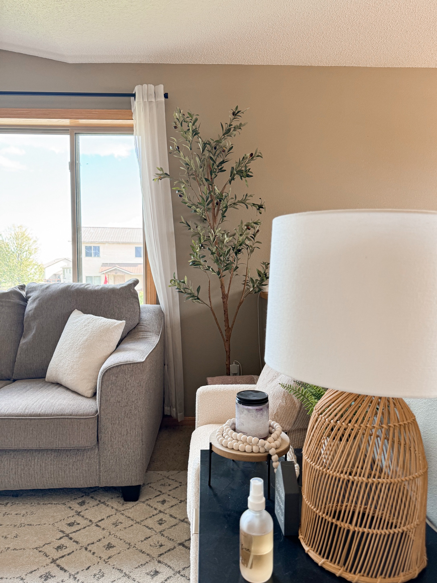 Home ❤️

#livingroom #home #homedecor

#LTKHome #LTKFindsUnder100 #LTKFindsUnder50