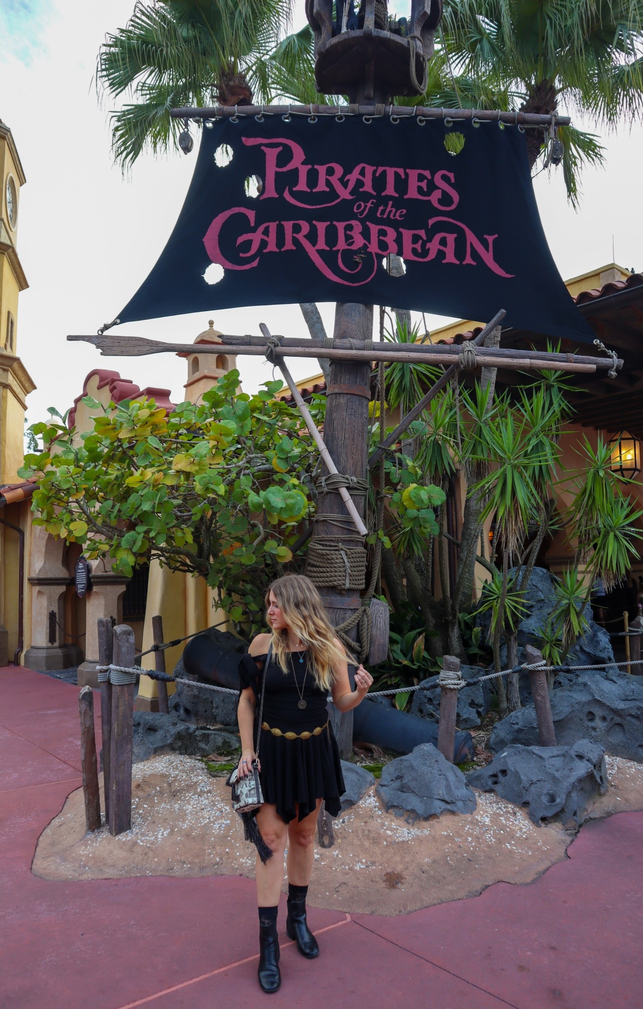 A pirates life for me 🏴‍☠️ 😉 Great simple Halloween costume idea! #disney 