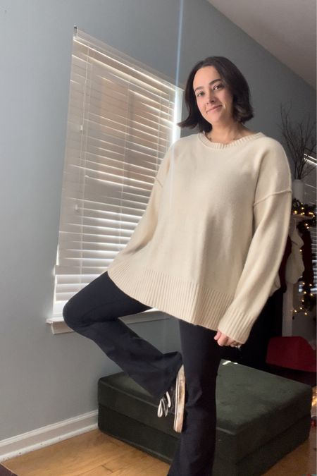 Cozy casual midsize mom outfit
Leggings L
Sweater L

#LTKstyletip #LTKmidsize #LTKfindsunder50