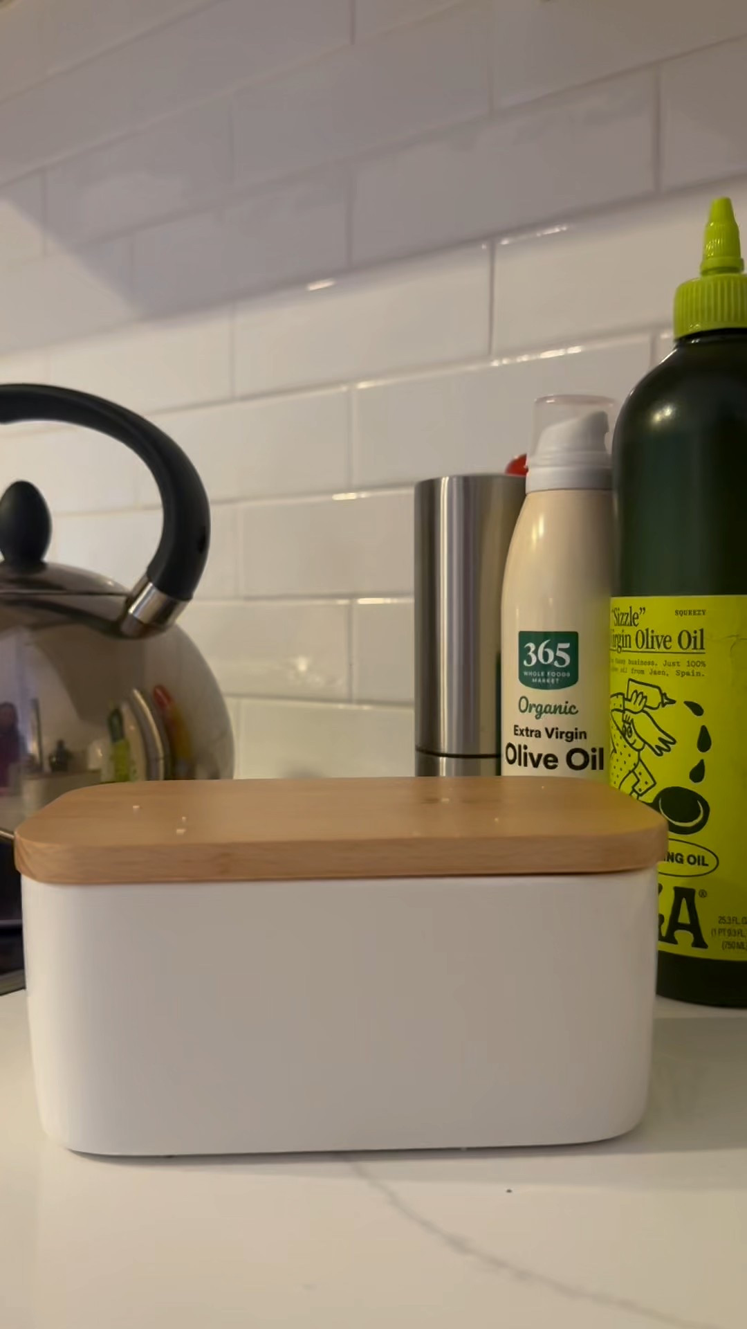 ✅Best kitchen basics?! Yup! This butter dish is the best. Love the lid and that you can fit a lot of butter in here!
✅Under $20 and comes in other colors!!!

#LTKHome