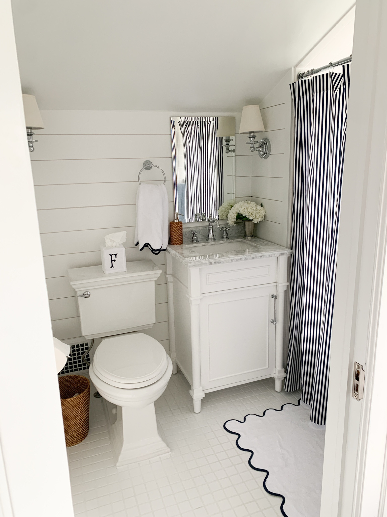 Our navy and white bathroom update. I just love how it all came together 

#LTKHome #LTKFindsUnder100