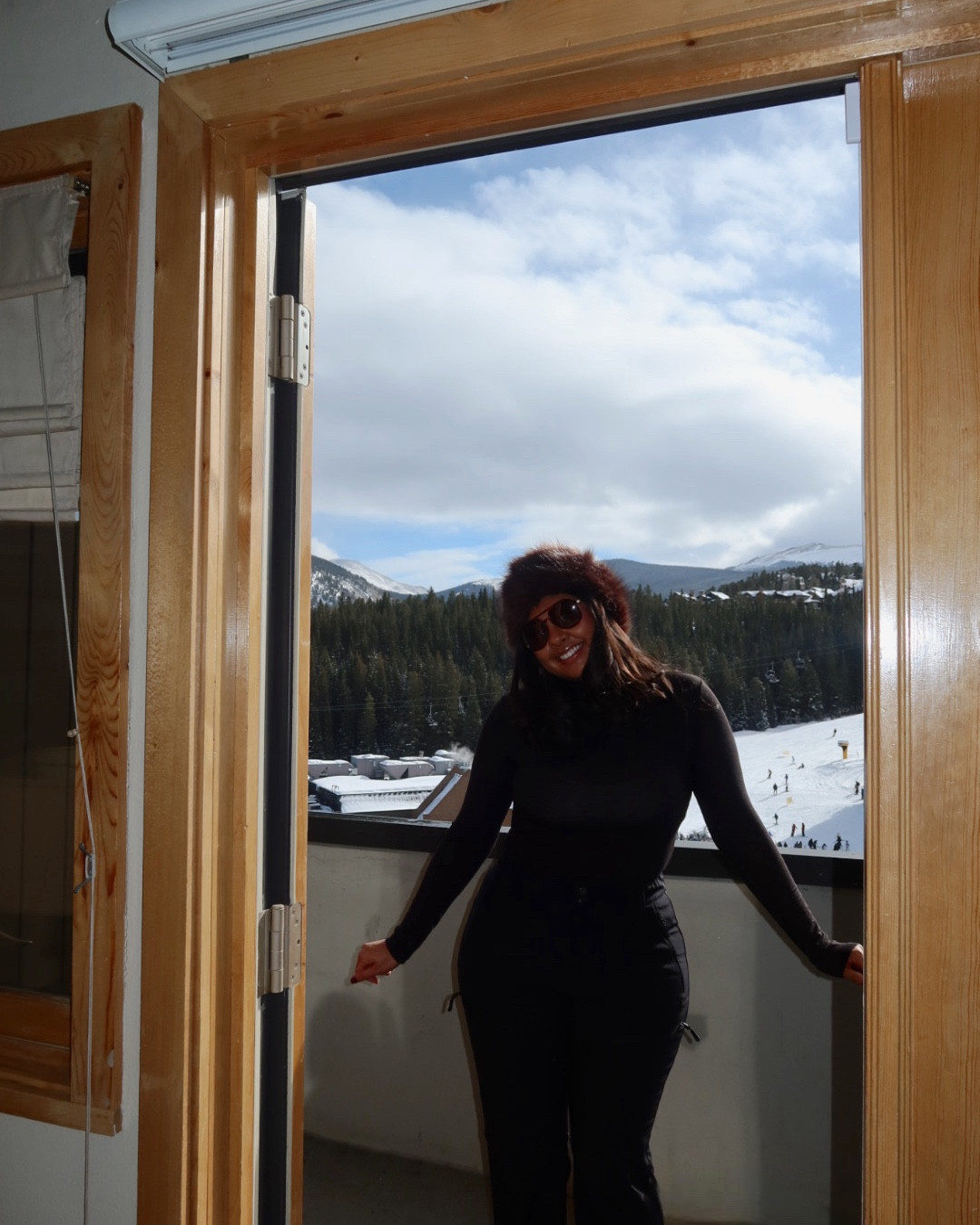 Aprés ski season outfit!! Uniqlo heat tech was essential  

#LTKSeasonal #LTKFindsUnder100 #LTKSaleAlert