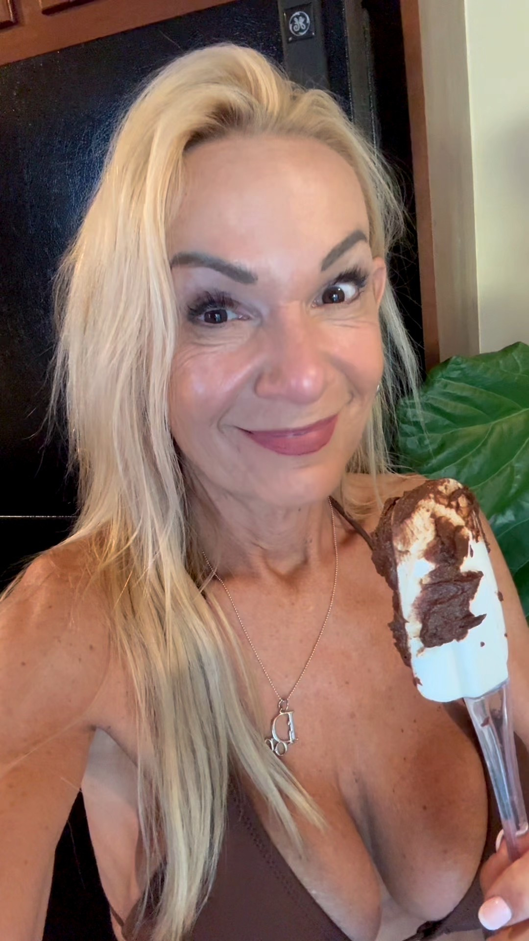 50 CALORIE FUDGE BROWNIES 

Recipe from my latest book HAPPIER, HEALTHIER AND HOTTER- HIGH PROTEIN, LOW CALORIE, BIKINI FRIENDLY RECIPES 




2 cups baked sweet potato 
4 eggs
1 teaspoon vanilla extract 
1 cup unsweetened cocoa powder
1-2 tablespoons instant  espresso 
3/4- 1 cup granulated monk fruit (or any non-caloric sweetener you like using that measures like sugar)

Bake sweet potatoes in their jackets well ahead of time. Let them cool and skin will come off easily. Measure 2 cups of sweet potato (and enjoy any leftovers as a yummy side dish!)

Put sweet potato, eggs and vanilla in blender and blend until smooth. Pour into bowl and stir in remaining ingredients until thoroughly combined. 

Scrape into an 8x8 inch parchment lined pan and bake at 350 for 35 minutes or until set in the middle. They will firm up as they cook but will remain very moist and fudgey.  

Let cool and cut into 16 pieces, refrigerate leftovers 


Are you going to try these?

xoxo
Elizabeth 






- [ ] 



#LTKHome #LTKOver40 #LTKActive