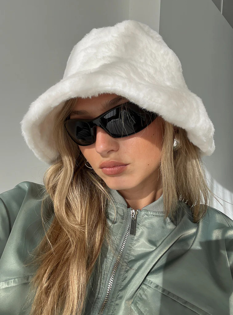 Theo Plush Bucket Hat White | Princess Polly US
