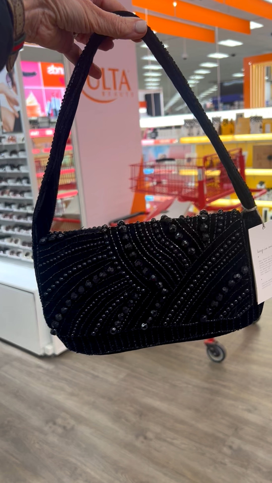 black handbag, chic handbag 

#LTKootd #LTKSeasonal #LTKFindsUnder50