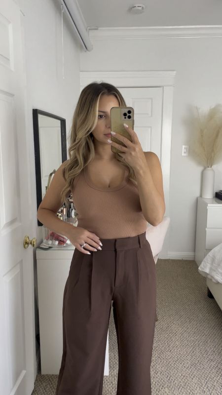 Abercrombie fall outfit on sale!  Love the fit of these pants and the come in so many colors!

Pants- 26 short
Tank- small

Petite, trousers, Abercrombie, fall outfits

#LTKSale #LTKfindsunder100 #LTKSeasonal