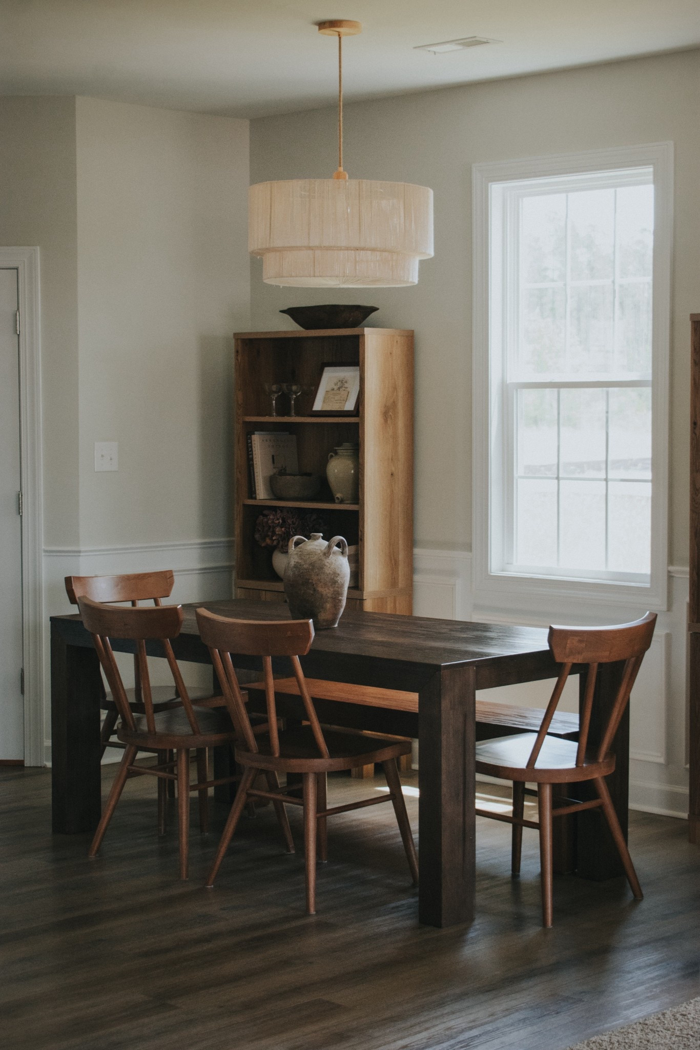 Dining room area. Dining nook. Wooden table. Organic modern dining area. Vintage modern. Organic interiors. Rowabi lighting 

#LTKHome