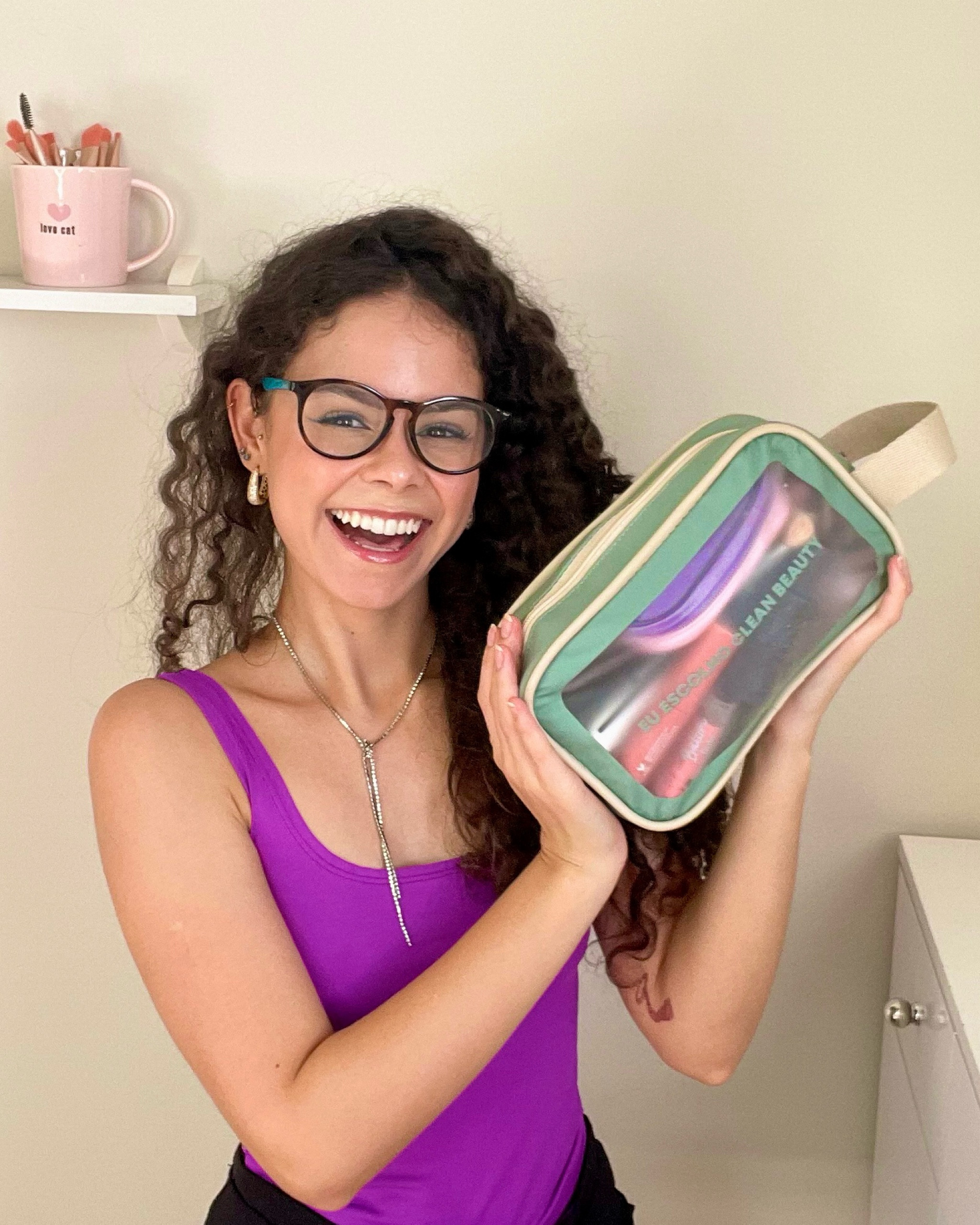 Produtos de maquiagem que eu levaria para o BBB. Esses produtos me permitiriam criar uma make bem básica pro dia a dia como também aquela maquiagem pra aguentar muitoooo nas festas e provas! 

#LTKbeauty #LTKbrasil