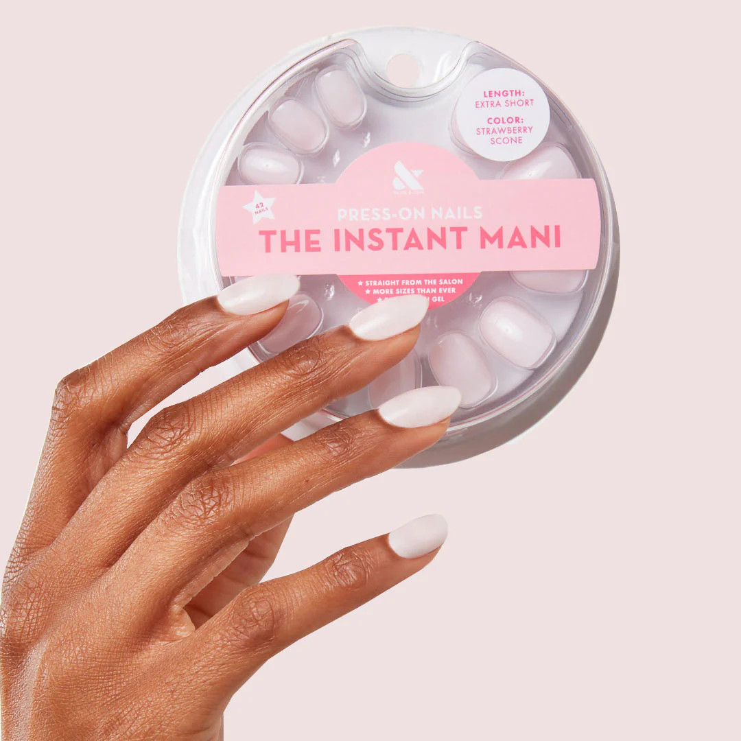 Strawberry Scone - Press-On | XS | Round | Olive & June