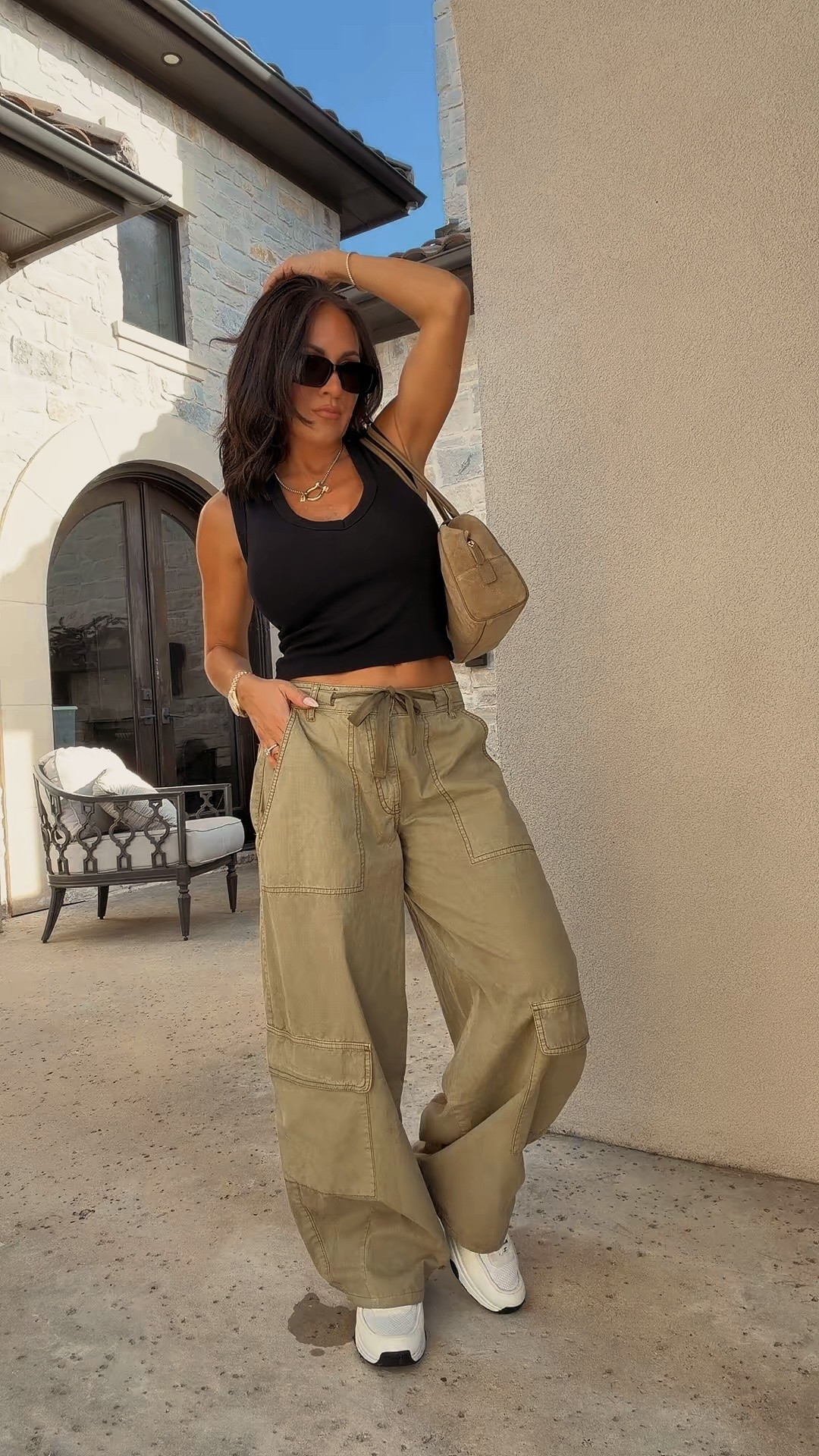 Today’s cute and casual OOTD 

In a small in tank 
Size 2 in pants