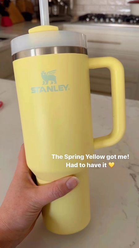 SPRING COLORS! This gorgeous yellow Stanley is the perfect color! #stanley #ltkfitness 