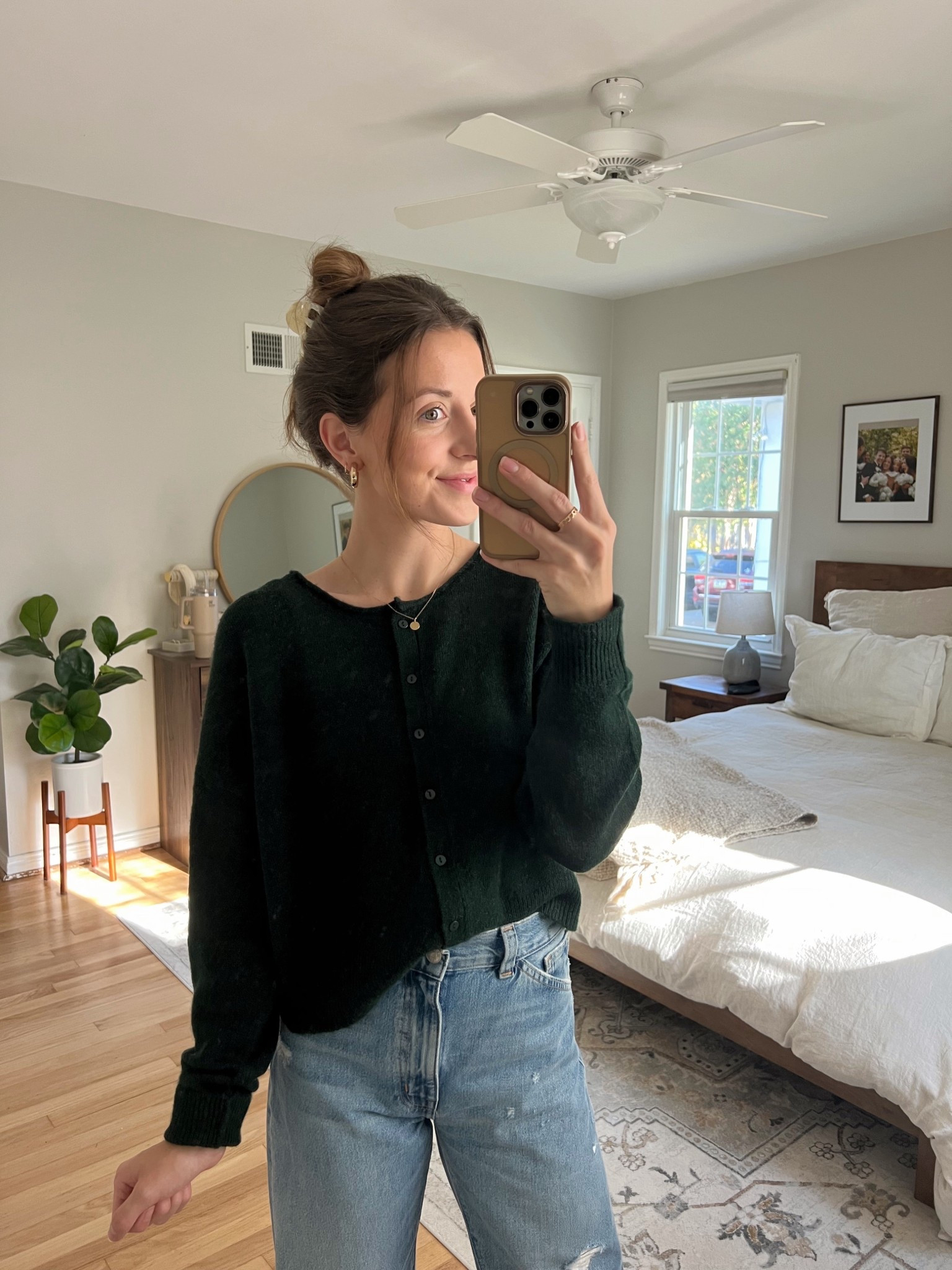 Pine green cardigan, great for the holidays! Wearing size S!