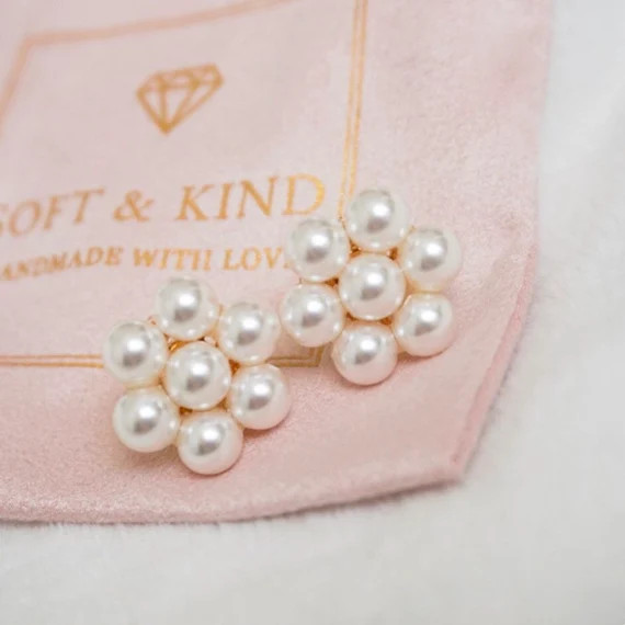 Pearl stud earrings, Kate middleton flower earrings, Wedding pearl earrings, Bridesmaid gift, Mot... | Etsy (US)