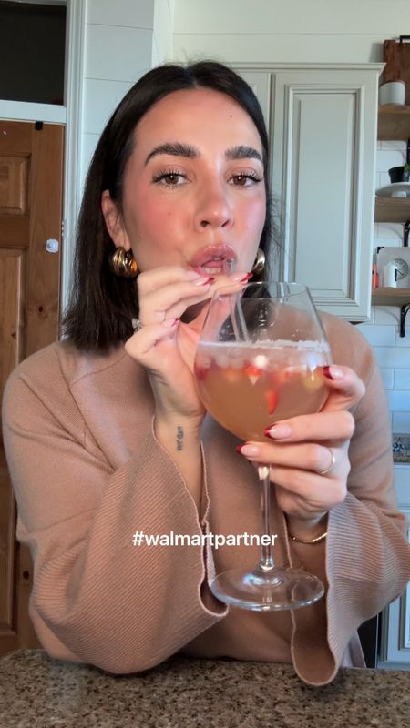 I’m in my mocktail era and was missing some ingredients today when I got the sudden urge to make this one and @wlamart #walmartplus membership came through with their free same day delivery! #walmartpartner 

Recipe:
Ice 
Fresh cut strawberries (I did 2)
1/4 cup pure lemon juice 
2 oz aloe Vera 
Strawberry lemon Poppi 
Optional: adrenal vitamin 1ML (I use Mary Ruth’s)
Garnish with fresh lemon slice 