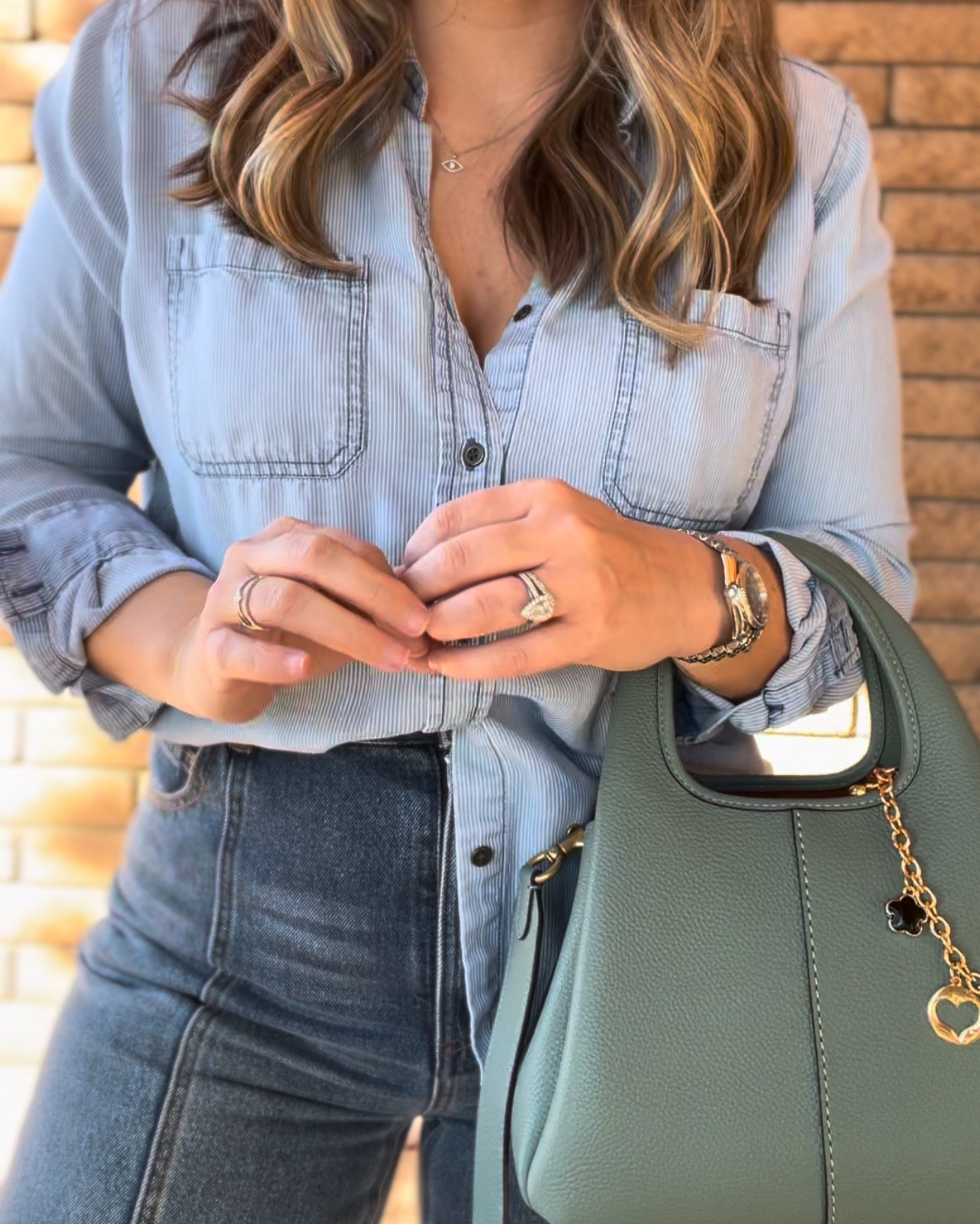 What’s in my new Coach Lana 23 bag? Plus a midsize outfit of the day. 


#LTKItBag #LTKSaleAlert #LTKStyleTip