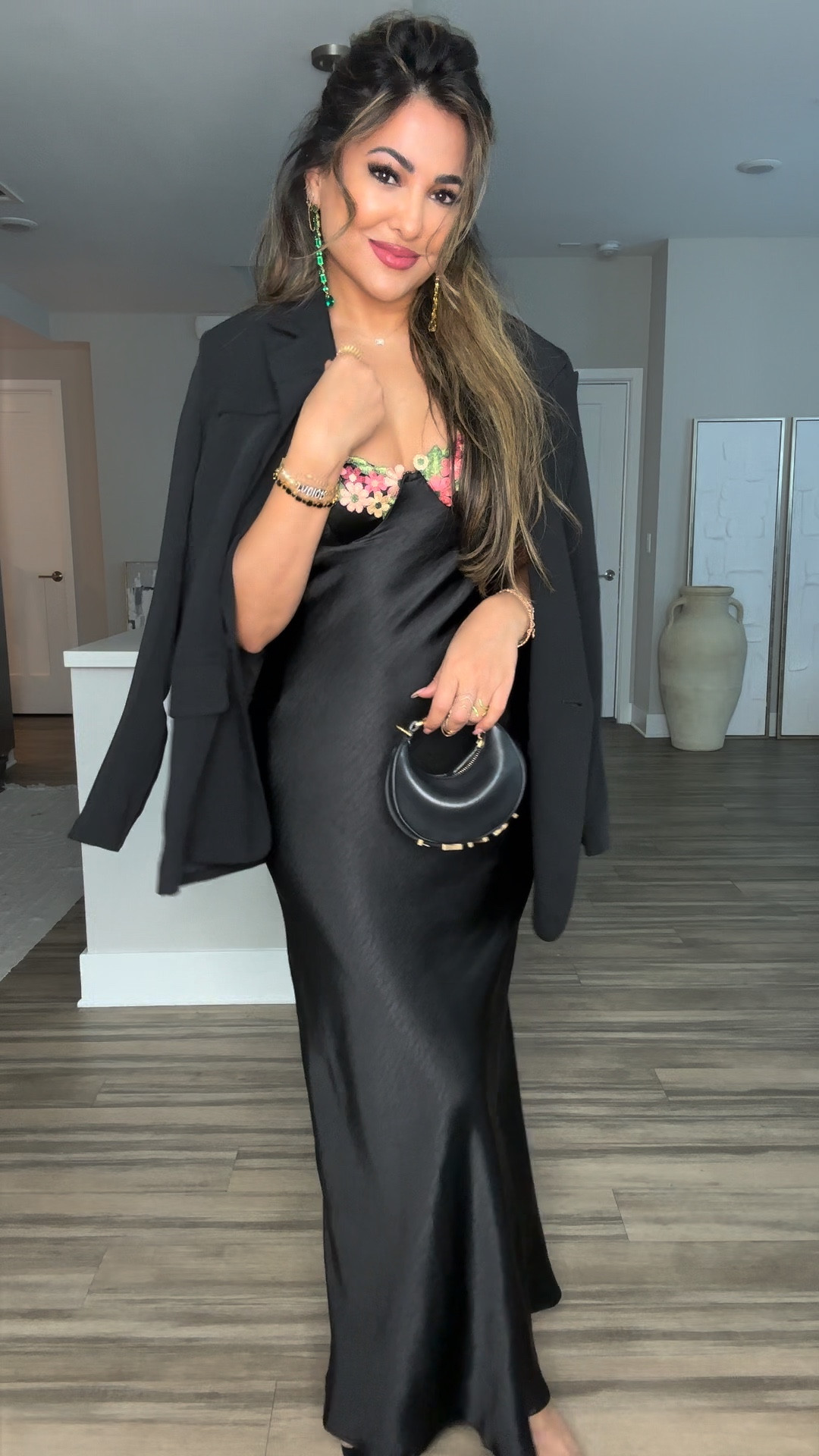 GRWM: A Spring Transitional Look ✨

• #outfitinspo #fashion #styletips #outfitideas #grwm #fashionstyle #styling #todaysoutfit #todayslook #fallfashion 


Outfit Details:
dress + blazer — @showpo 
earrings — @nordstrom 
shoes — @schutz 
bag — @fendi 
rings — @juliavaughn + @baracha 
lips — @charlottetilbury 
shimmer — @smashboxcosmetics x Becca cosmetics

#LTKfindsunder50 #LTKbeauty #LTKstyletip