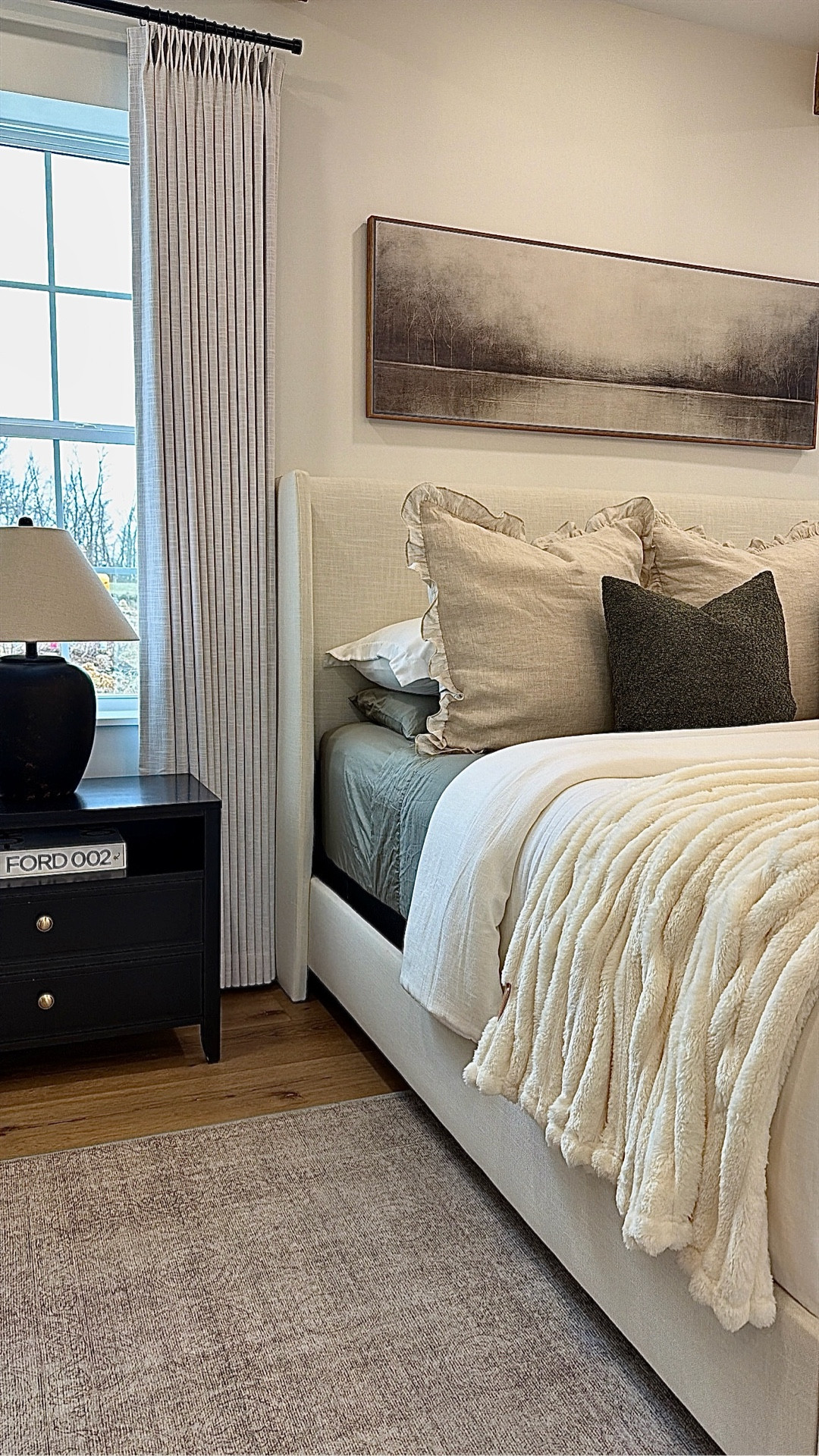 A calm bedroom moment — cozy layers and quiet Christmas details🤍

Make sure you are following me to receive the DM’s. Comment BEDROOM for links!
.
.
.
cozybedroom #christmasathome #bedroominspo #winterhome #bedroomvibes 

#LTKSeasonal #LTKHoliday #LTKHome