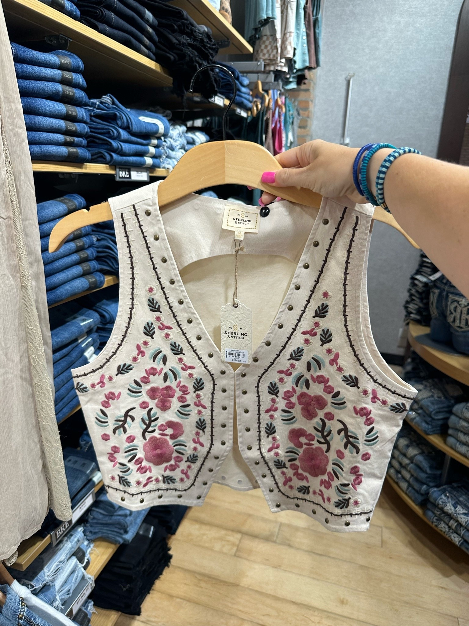 Love this floral vest from buckle! It’s so cute! This would be adorable for a country concert or a Nashville trip! Ranges from sizes XS-XL & is priced at $59!

#LTKMidsize #LTKPetite