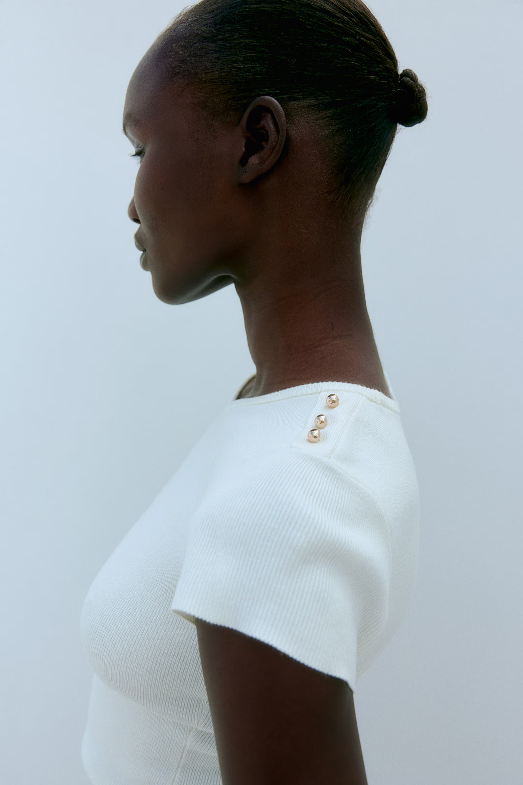 Button-detail top - Round neck - Short sleeve - Cream - Ladies | H&M GB | H&M (UK, MY, IN, SG, PH, TW, HK)