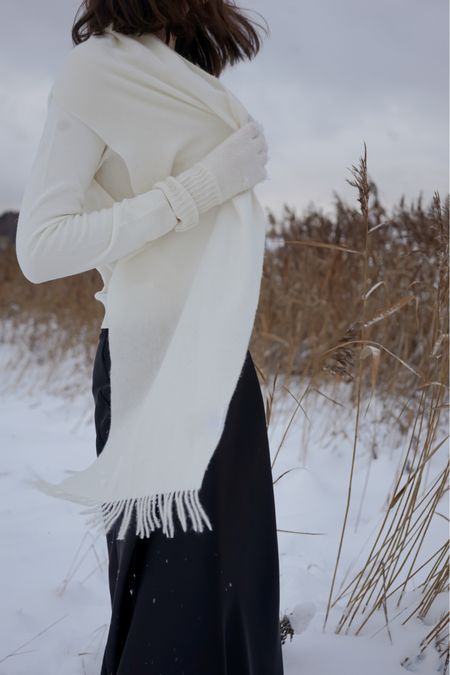 This’ the season for cashmere #cashmere #gloves #scarf #uniqlo #lifewear 

#LTKSeasonal #LTKeurope #LTKHoliday