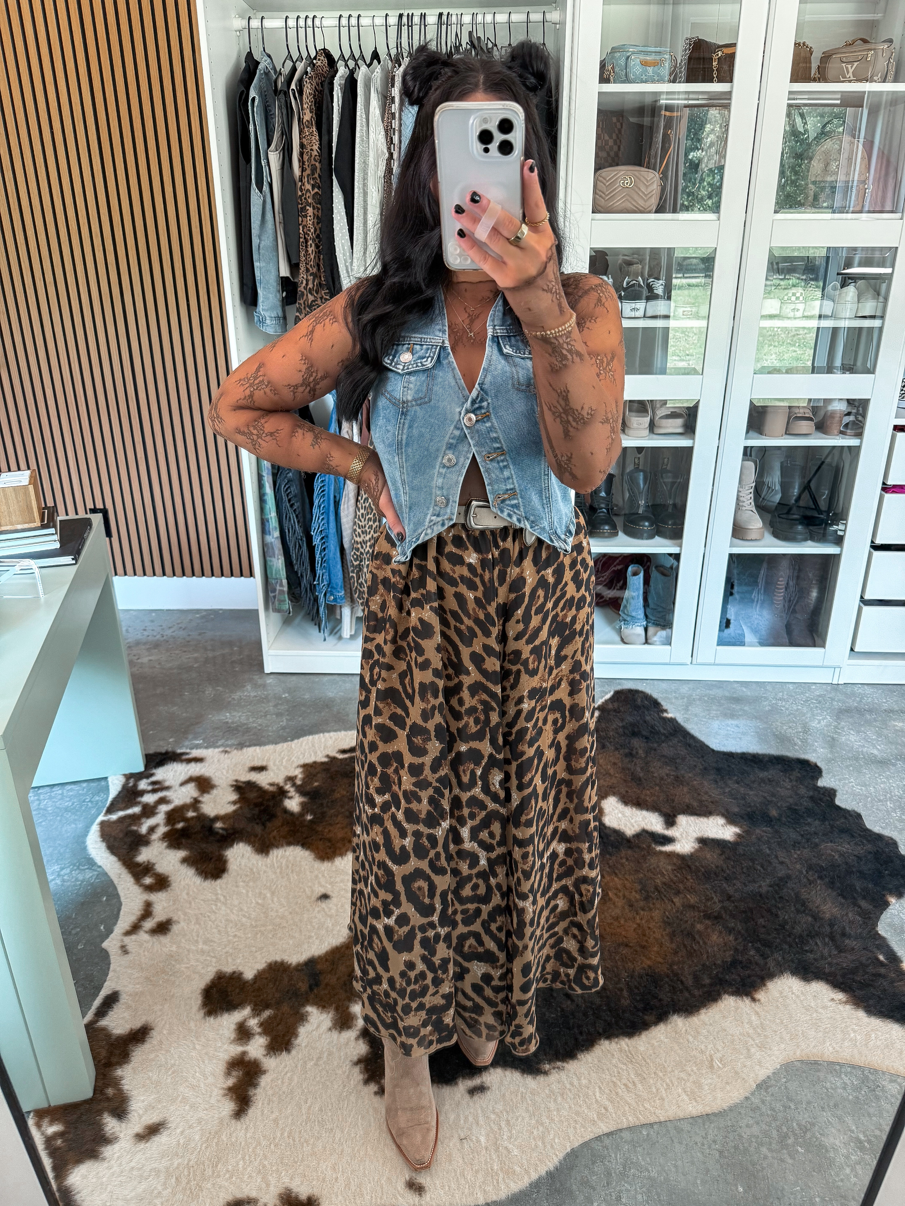 Western Leopard Print Maxi Skirt Outfit 🐆

Denim Vest - medium (blue)
Lace Top - xs (brown)
Bralette - medium
Skirt - small (khaki)
Belt - small

Love this leopard print and denim combo! Paired this maxi skirt with my all time favorite denim vest, layered it over this brown lace long sleeve top, added this western belt & finished the look with my Tecovas! 🤎

 

 #LTKFindsUnder50 #LTKFindsUnder100 #LTKShoeCrush
