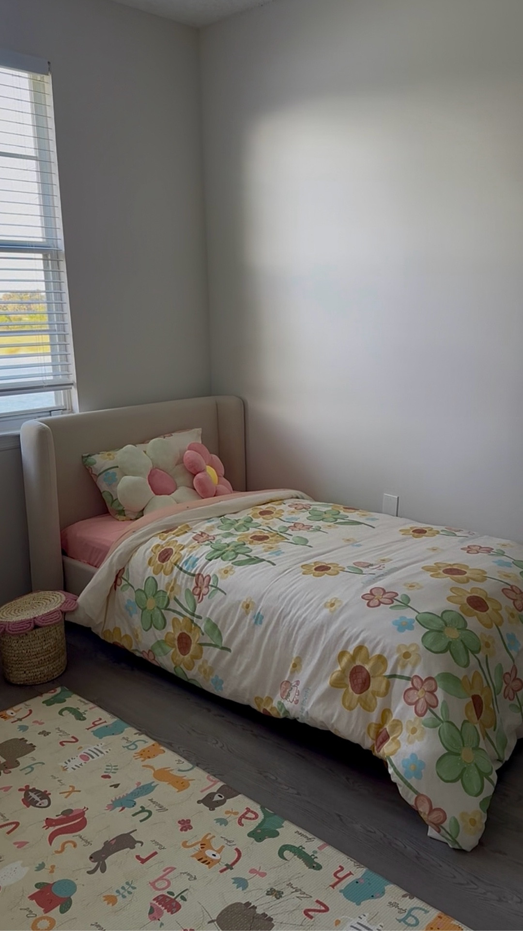 toddler bedding 🌸
#toddler #toddlerroom #toddlerbedding #home #amazonfinds #kidsroom #kidsbedding 

#LTKHome #LTKKids #LTKFamily