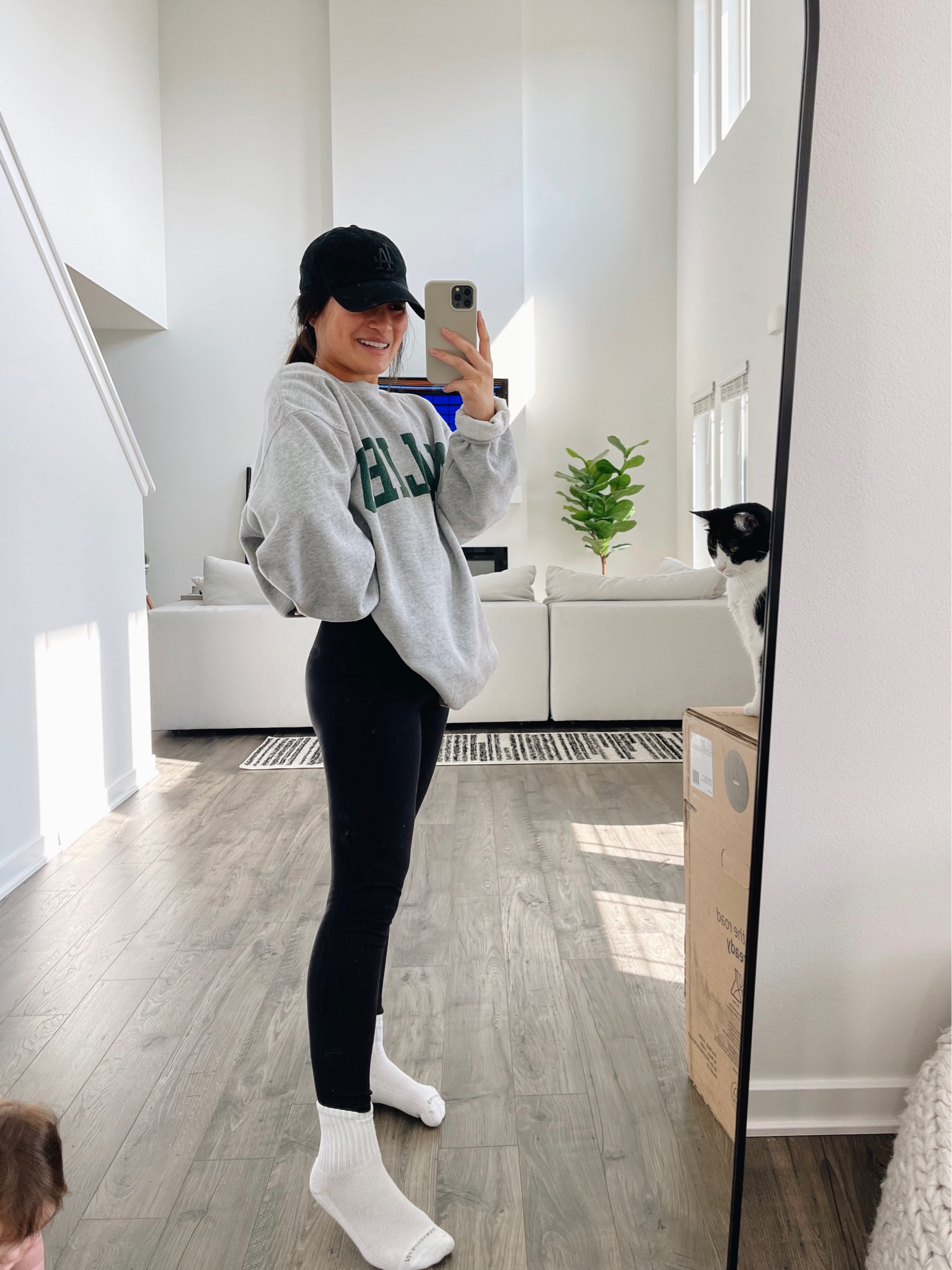 Leggings & oversized sweatshirt outfit🖤

Everyday outfit, casual outfit, comfy outfit, oversized sweatshirt, leggings 

#LTKstyletip #LTKunder100 #LTKFind