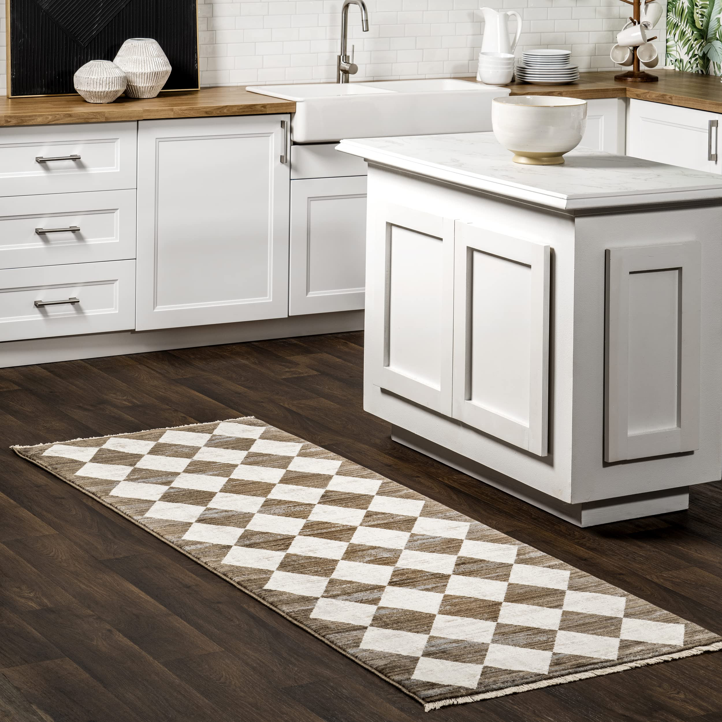 nuLOOM Meline Checkered Fringe Runner Rug, 2' 8" x 7' 10", Beige | Amazon (US)