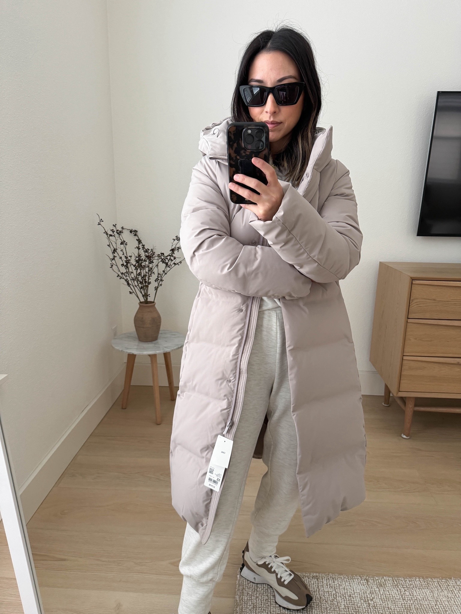 Uniqlo seamless down coat in beige. Color is more a purple taupe, sadly. Great petite fit. Runs tts. 

Uniqlo coat xs
Varley pullover xs
Varley joggers xs
New Balance 324 4.5 men’s  

Winter outfits, coats, winter style


#LTKSeasonal #LTKsalealert #LTKshoecrush