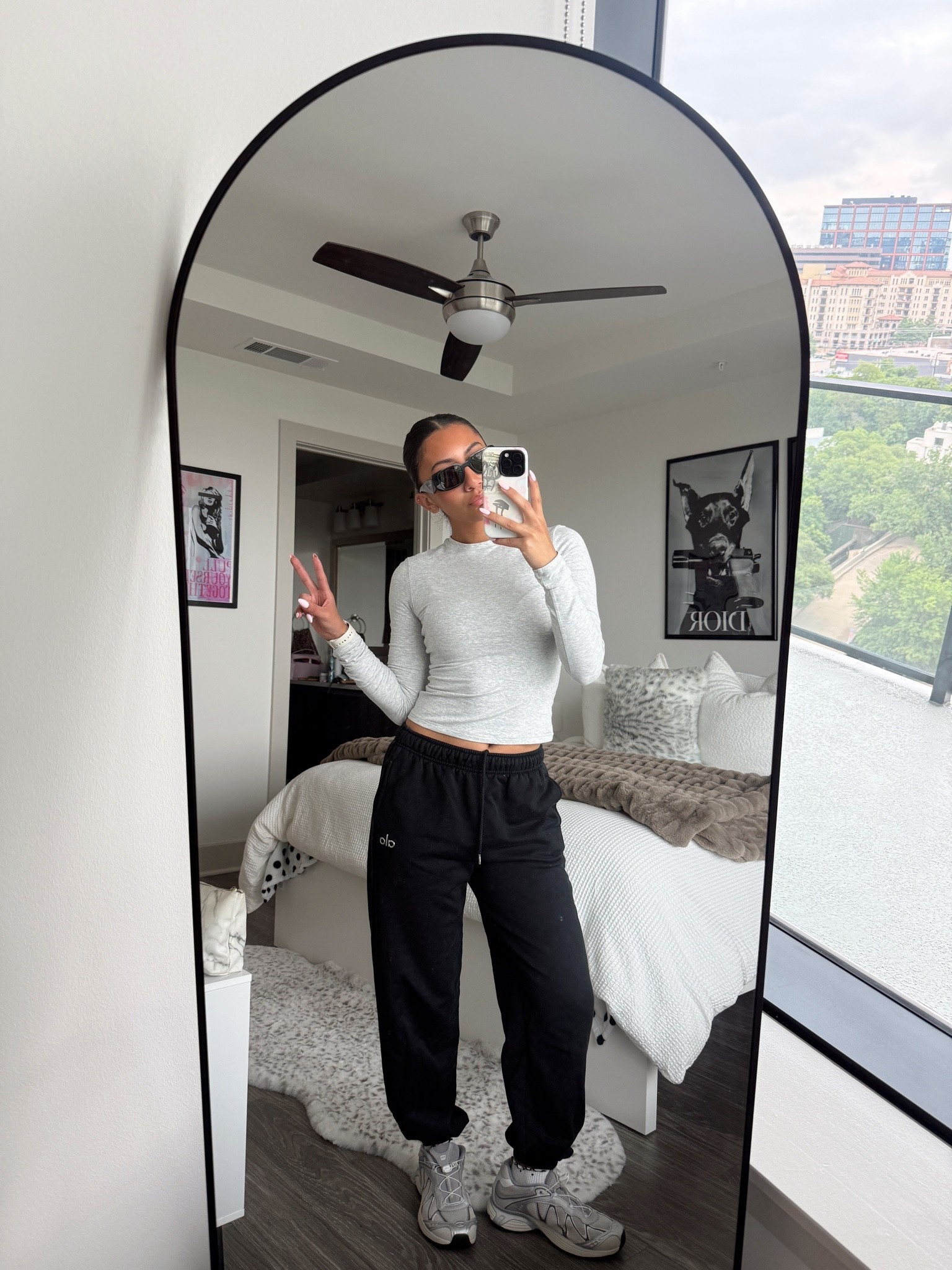 rainy day ootd🌧️

top on sale for skims bi annual sale!!!

@Alo Yoga @Salomon @skims

#LTKootd #LTKActive #LTKSaleAlert