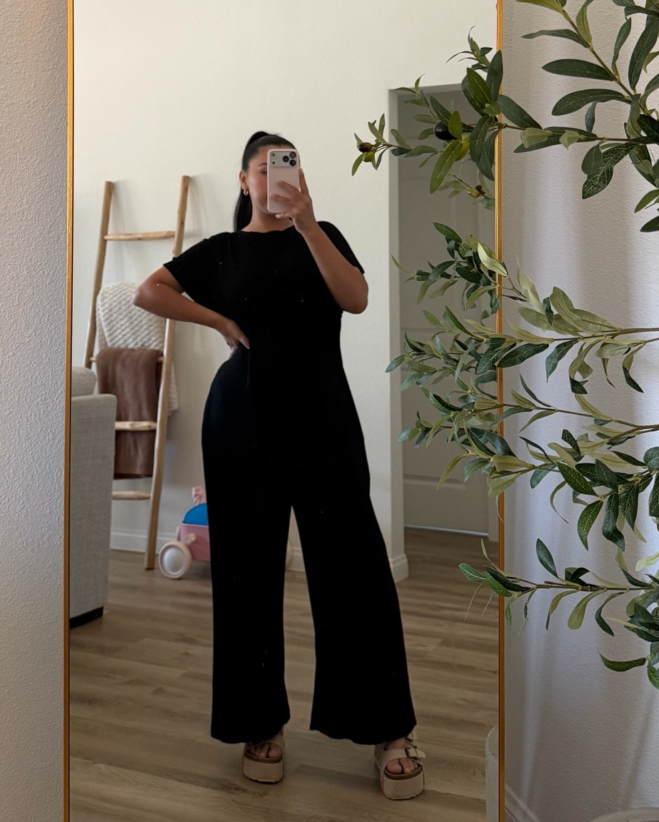 The comfiest jumpsuit!! Wearing a medium but definitely would fit a small better🎀

#LTKgrwm #LTKootd #LTKSeasonal