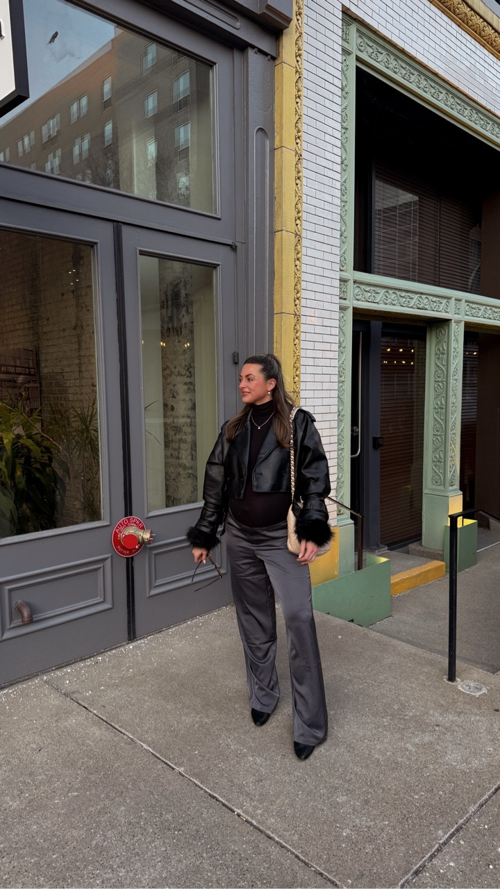 37 week pregnancy fit for date night!  Bag is Vivrelle. Code: HANNAHSATORI will give you a month free. 