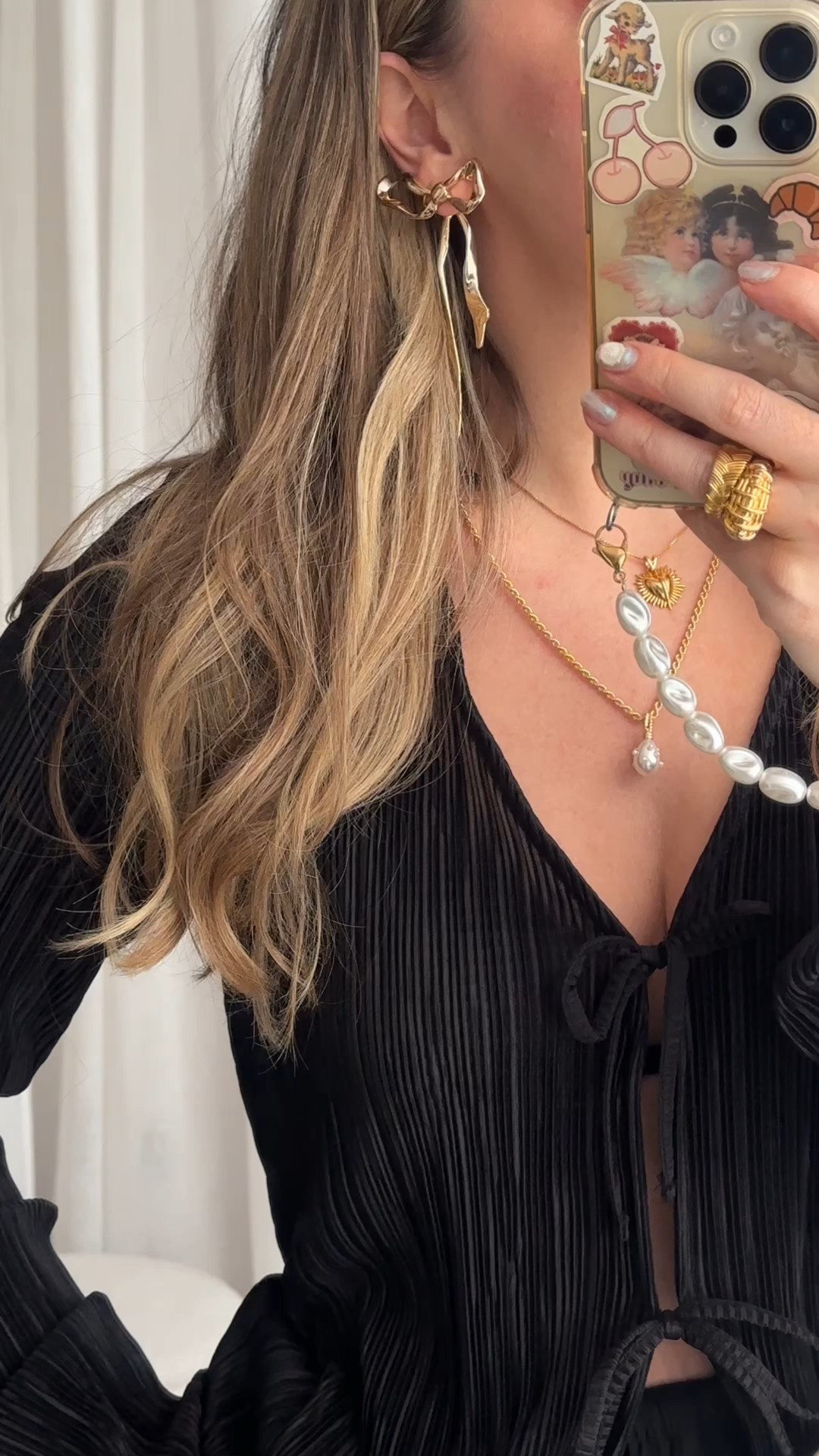 Saturday sparkle: bow earrings, raffia and braided rings, pearl phone strap, sacred heart necklace and studded pearl charm… jewellery doing all the talking ✨
.
bow earrings | raffia ring | braided ring | pearl phone strap | sacred heart necklace | studded pearl charm | gold rope necklace | statement jewellery | layered jewellery | ring stack | everyday jewellery | jewellery edit | elevated basics 

#LTKluxury #LTKpartywear #LTKgiftguide