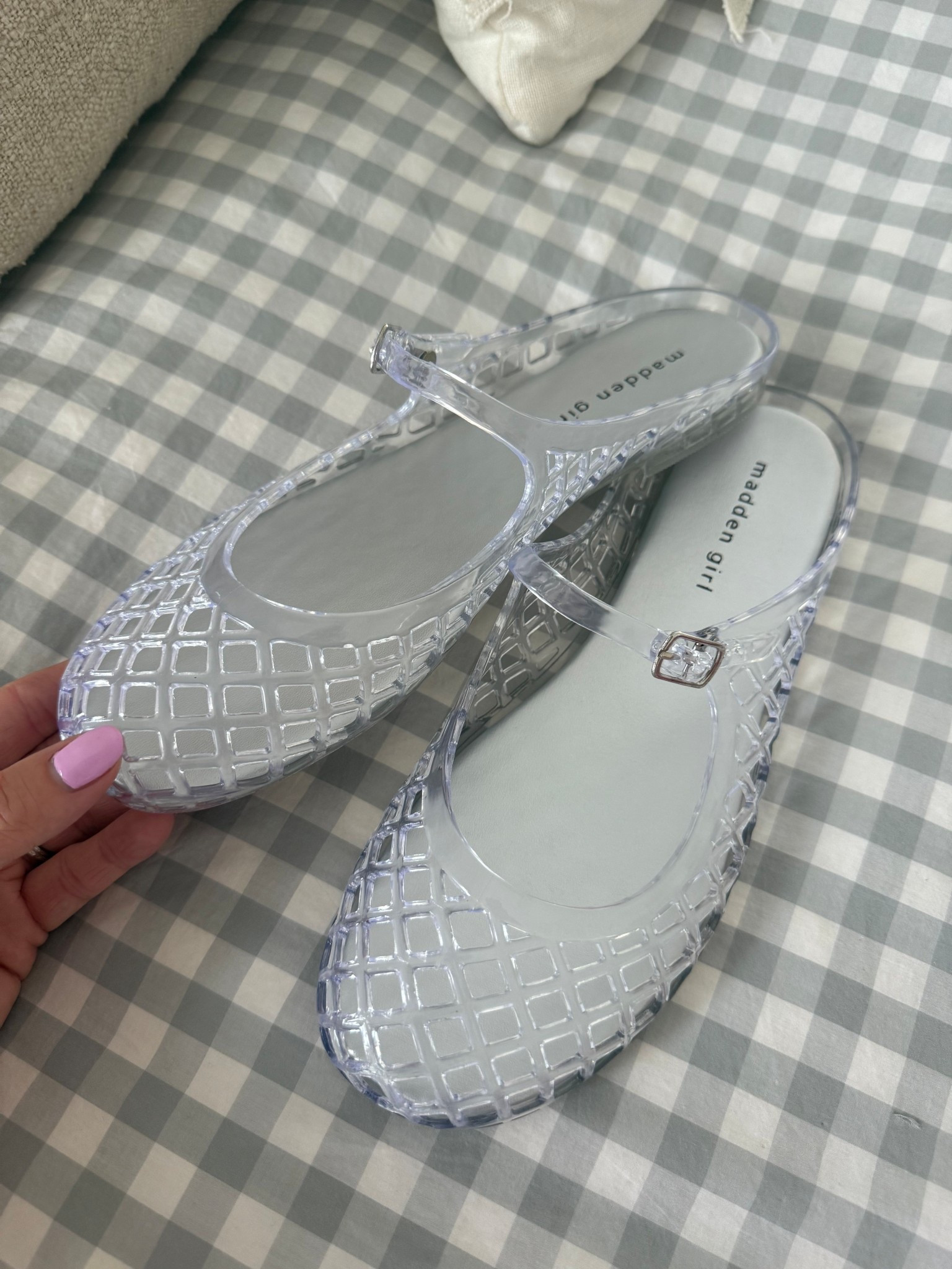 CURRENTLY ON SALE🤍The jelly shoes that I am obsessed with because they’re so comfortable and the style is so cute!!

#LTKSaleAlert #LTKSeasonal #LTKmomlife