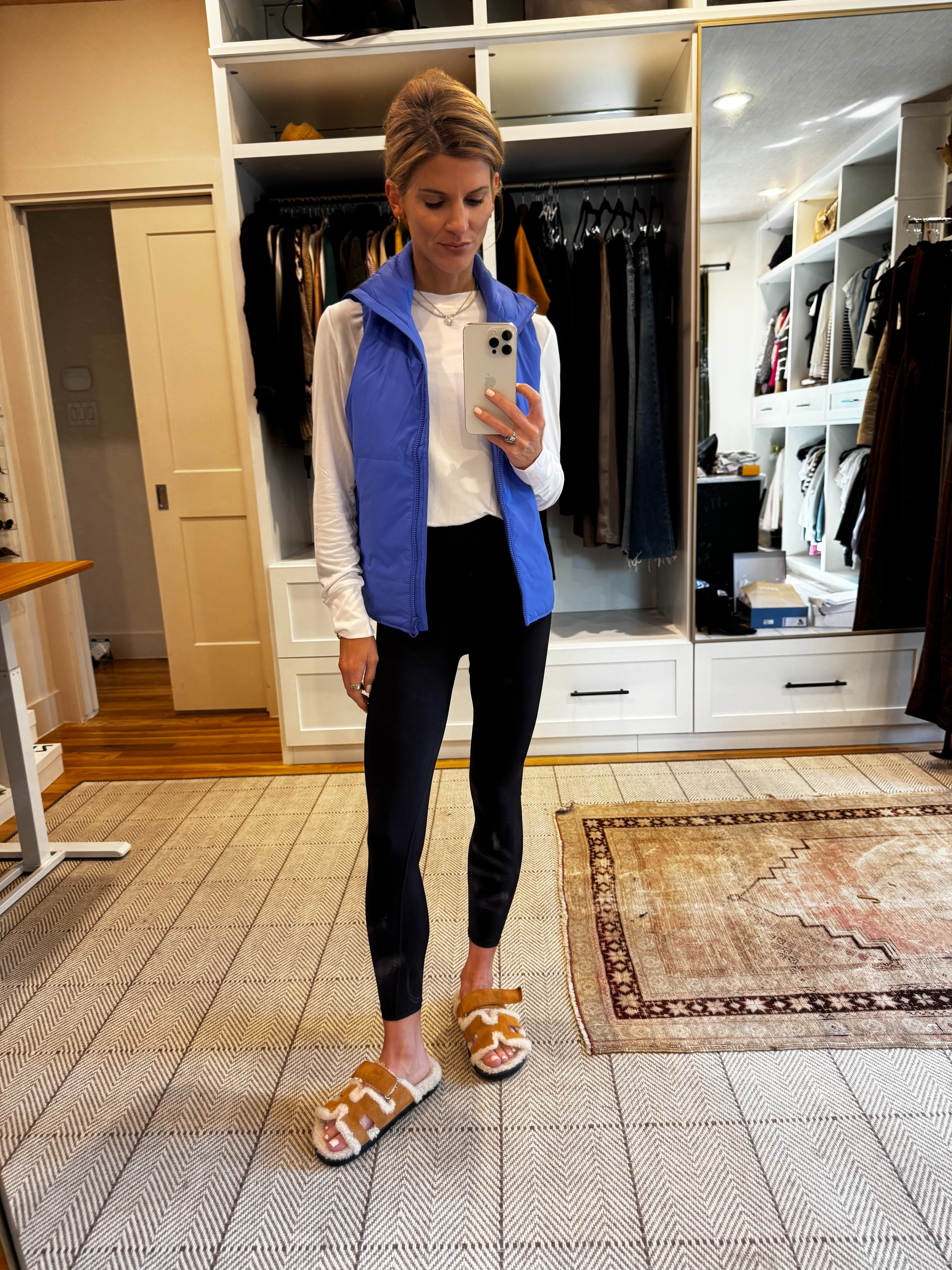  Vuori  AllTheForm™️ Set - wearing XXS in leggings (wish I got XS), XS in top.Bright Iris Canyon Insulated Vest(wearing XS). Lightweight pullover (wearing XS) 

@vuoriclothing #vuoripartner

 