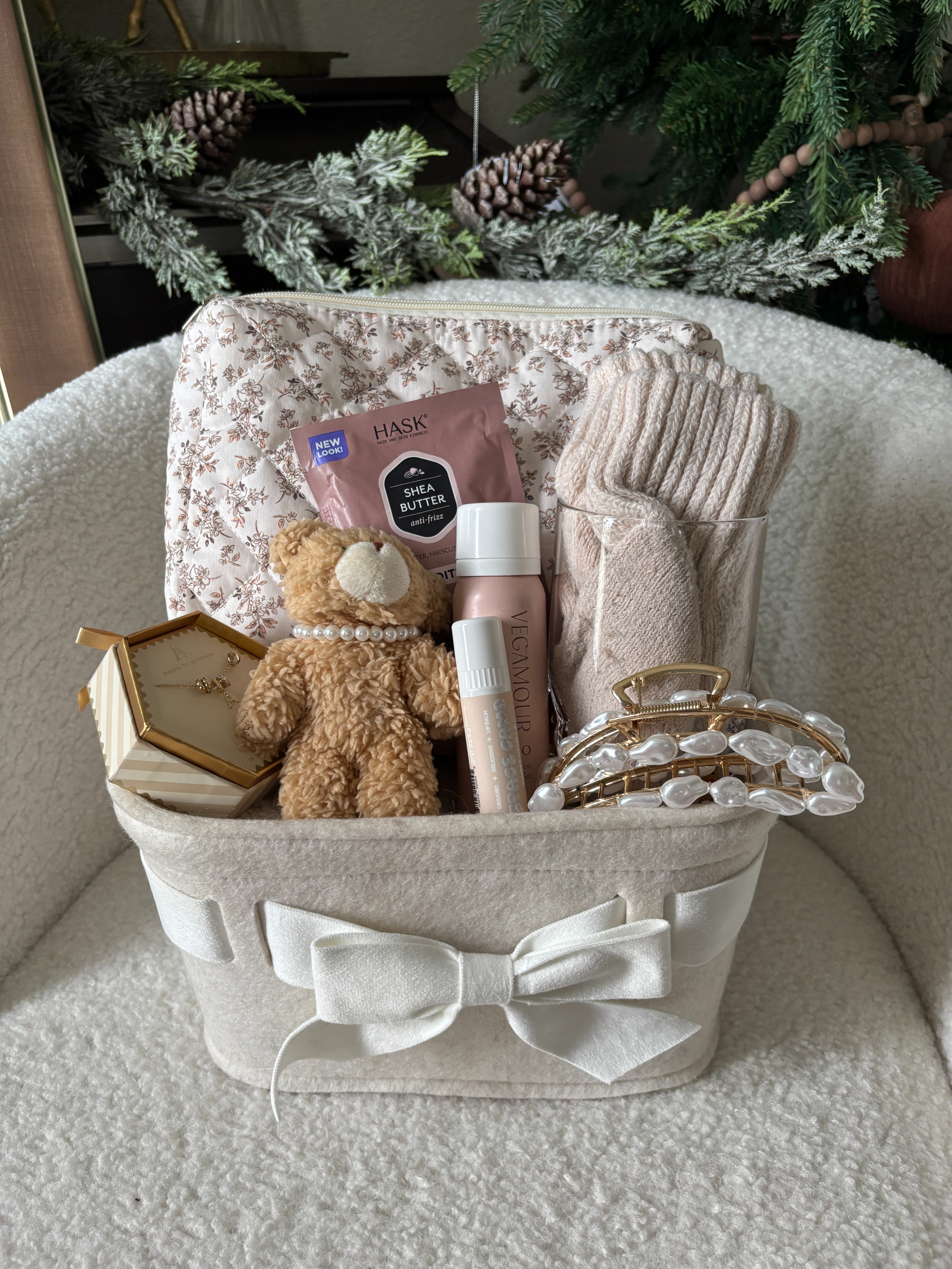 
burr basket idea 🧸🤍 Burr basket • burr basket gift ideas • how to create a burr basket • burr basket gift for your bestie • target gift ideas • target gift guide • target gifts for her • gifts for her 2025 • holiday gift guide for her, burr basket aesthetic, holiday gifts for women, gift basket for best friend #burrbasket #burrbasketideas #holidaygiftsforher

#LTKGiftGuide #LTKHoliday #LTKSeasonal 

 #LTKGiftGuide #LTKHoliday #LTKSeasonal