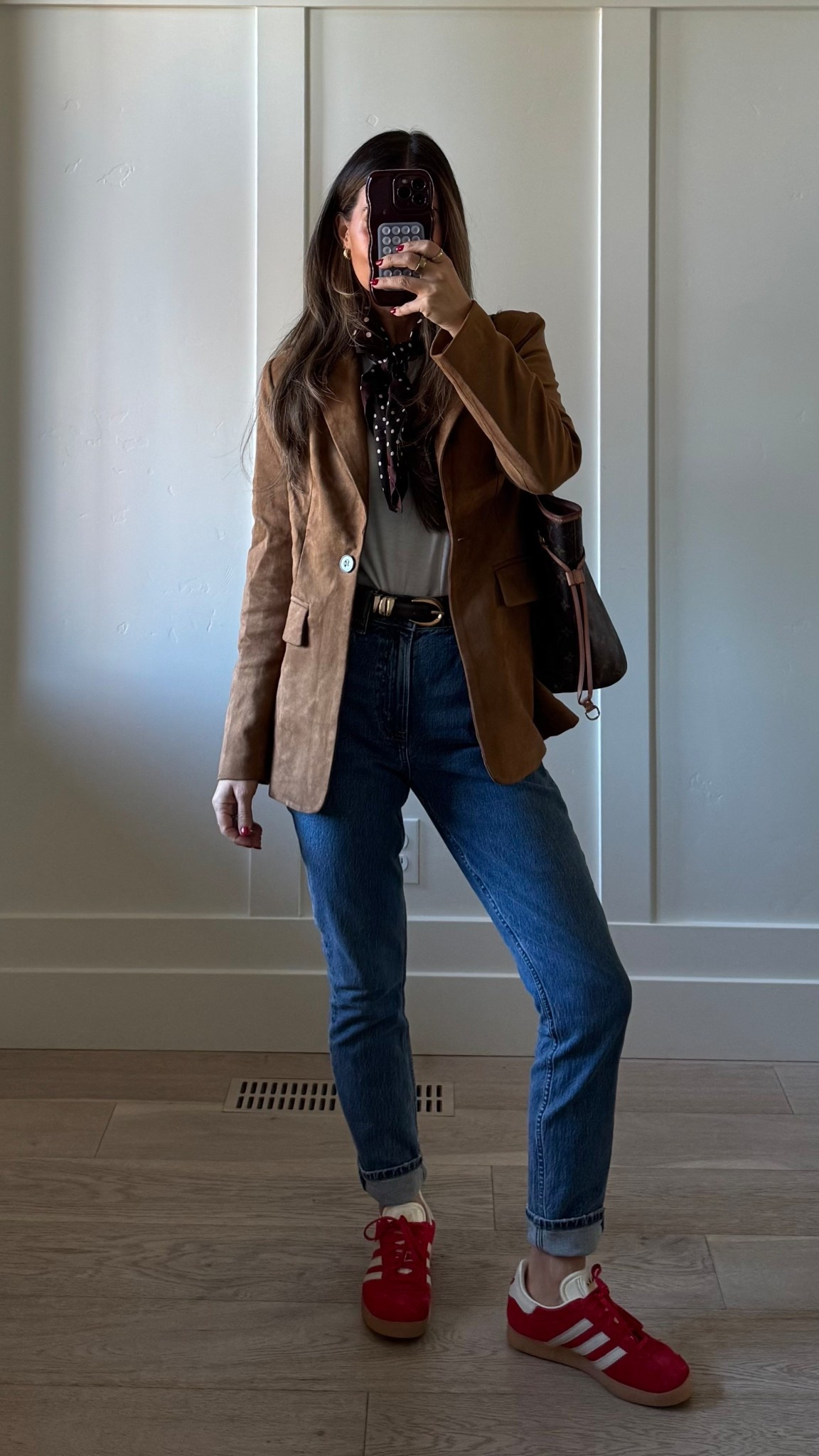 antique shopping ootd
Suede jacket: xs 
Jeans: size 24
Shoes: TTS
White long sleeve: size small

Fall lippie:
Benefit tint in raspberry 
Lip liner in anywhere caffeine 
Rhode pocket blush in freckle 
