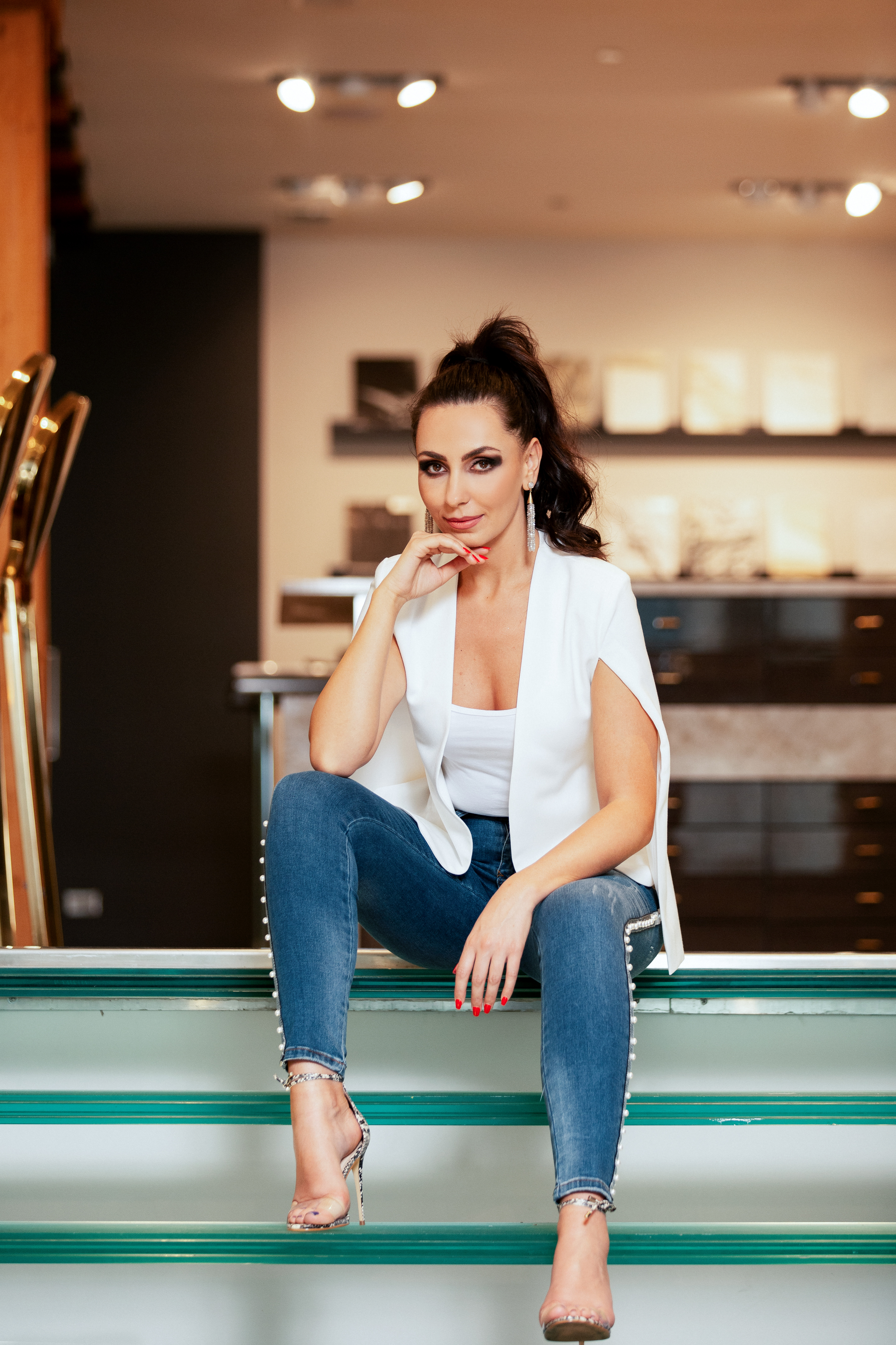 White blazer vibes & pearl denim details! Shop my look via the link in bio. #ootd #classicstyle #denimlove 

 #LTKdayinmylife #LTKootd #LTKSaleAlert
