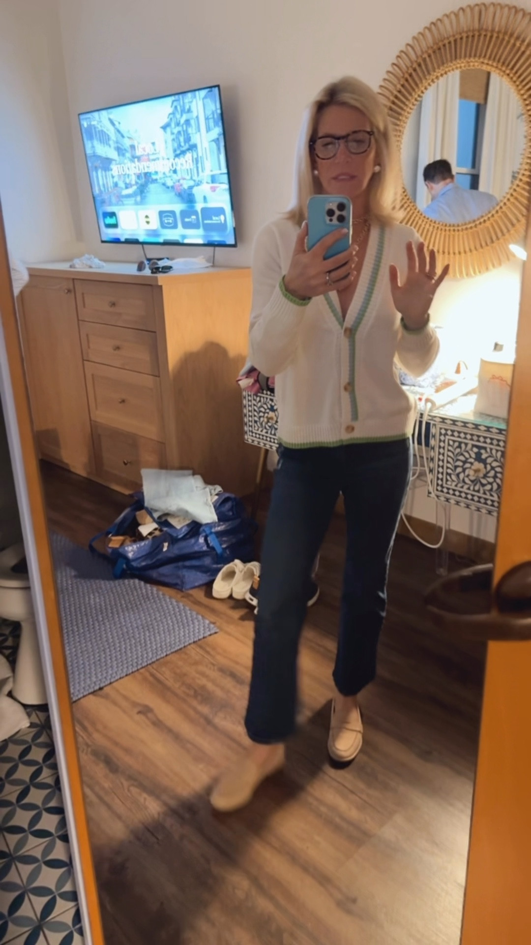 Nothing’ fancy here. Broken glasses and all 💙

#LTKOver40 #LTKdayinmylife