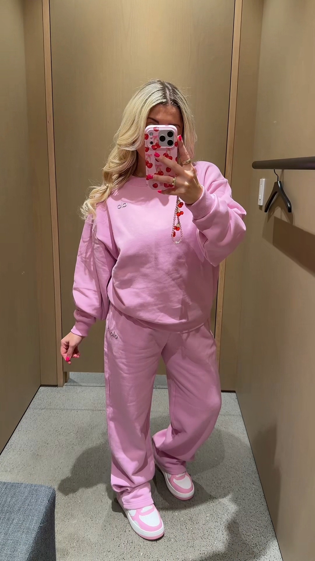 New Alo candy heart pink 💗
Size small
Alo sneakers 
Valentine’s Day outfit 
Valentine’s day gift idea

#LTKFindsUnder50 #LTKFindsUnder100 #LTKootd