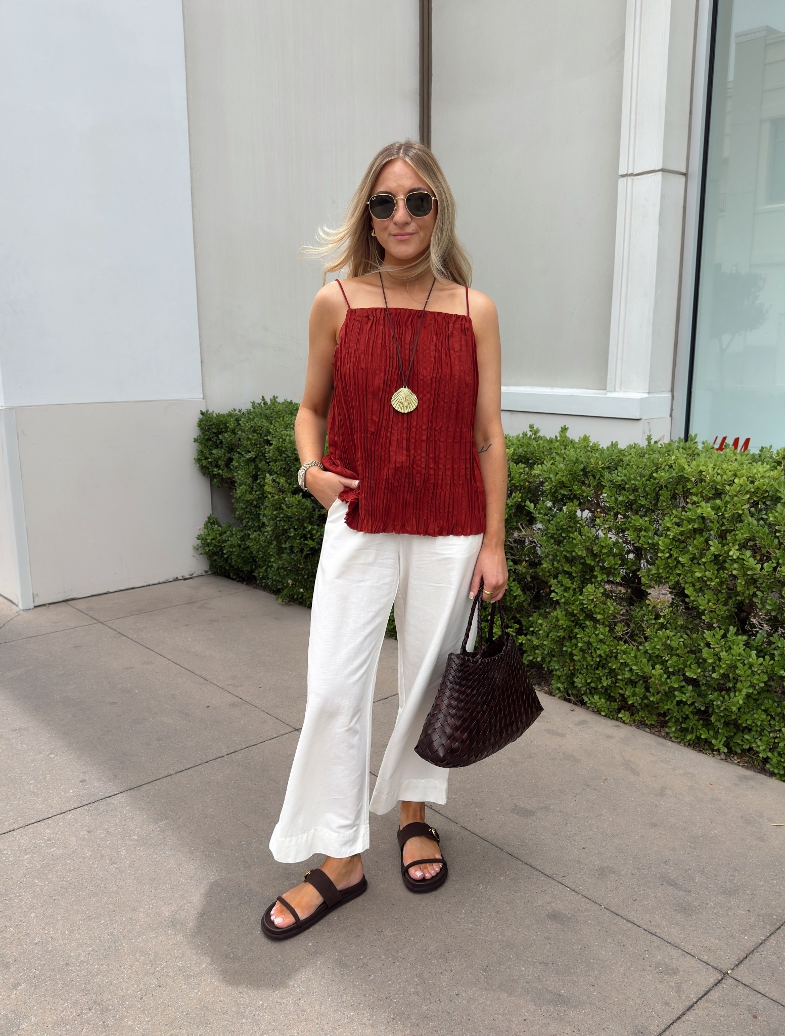 Elevated casual (& comfy!) holiday outfit with cropped linen trousers. 

Top: 34
Trousers: xs



#LTKpetite #LTKAroundTheWorld #LTKsummer